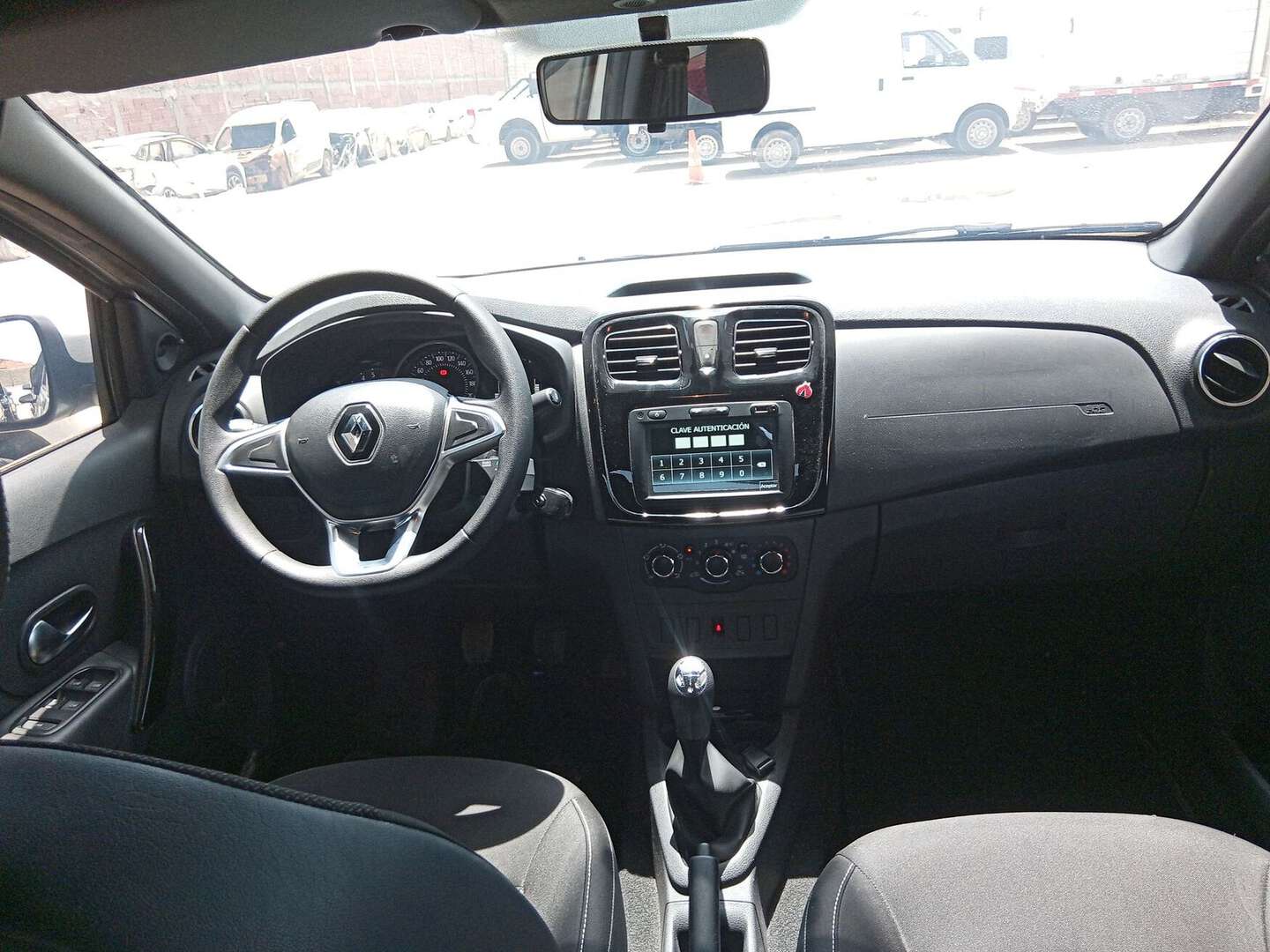 Renault - Logan - 2025