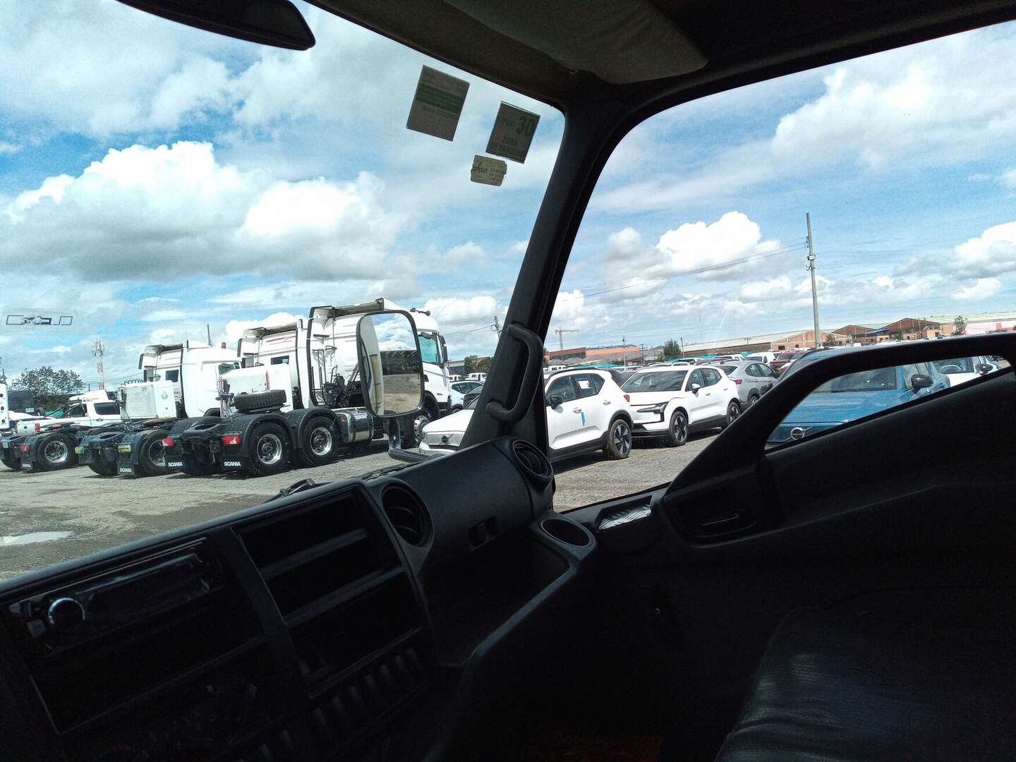 Hino - Dutro - 2016