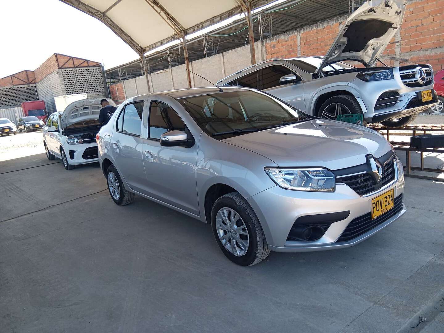 Renault - Logan - 2026