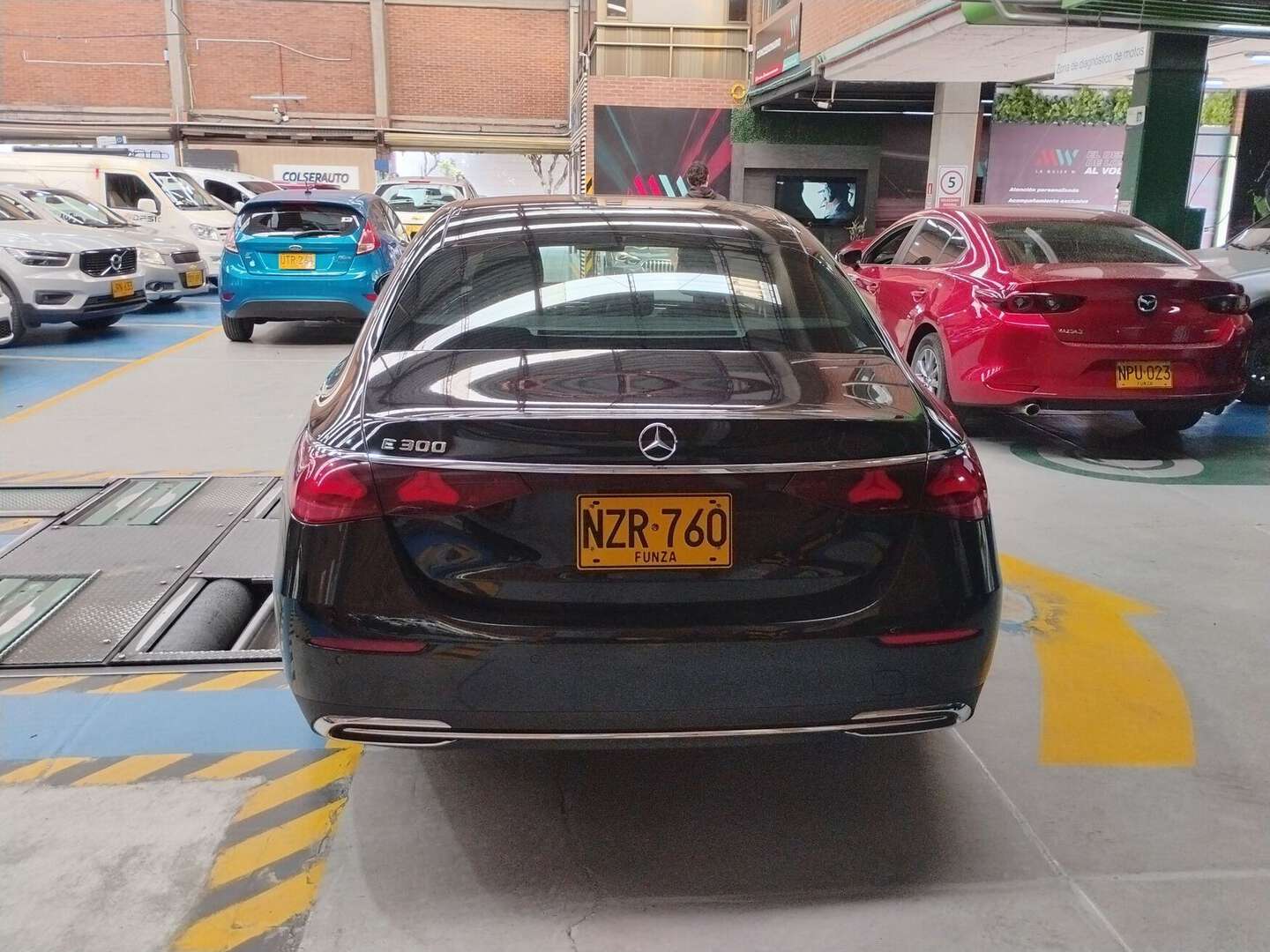 Mercedes Benz - E300E - 2025