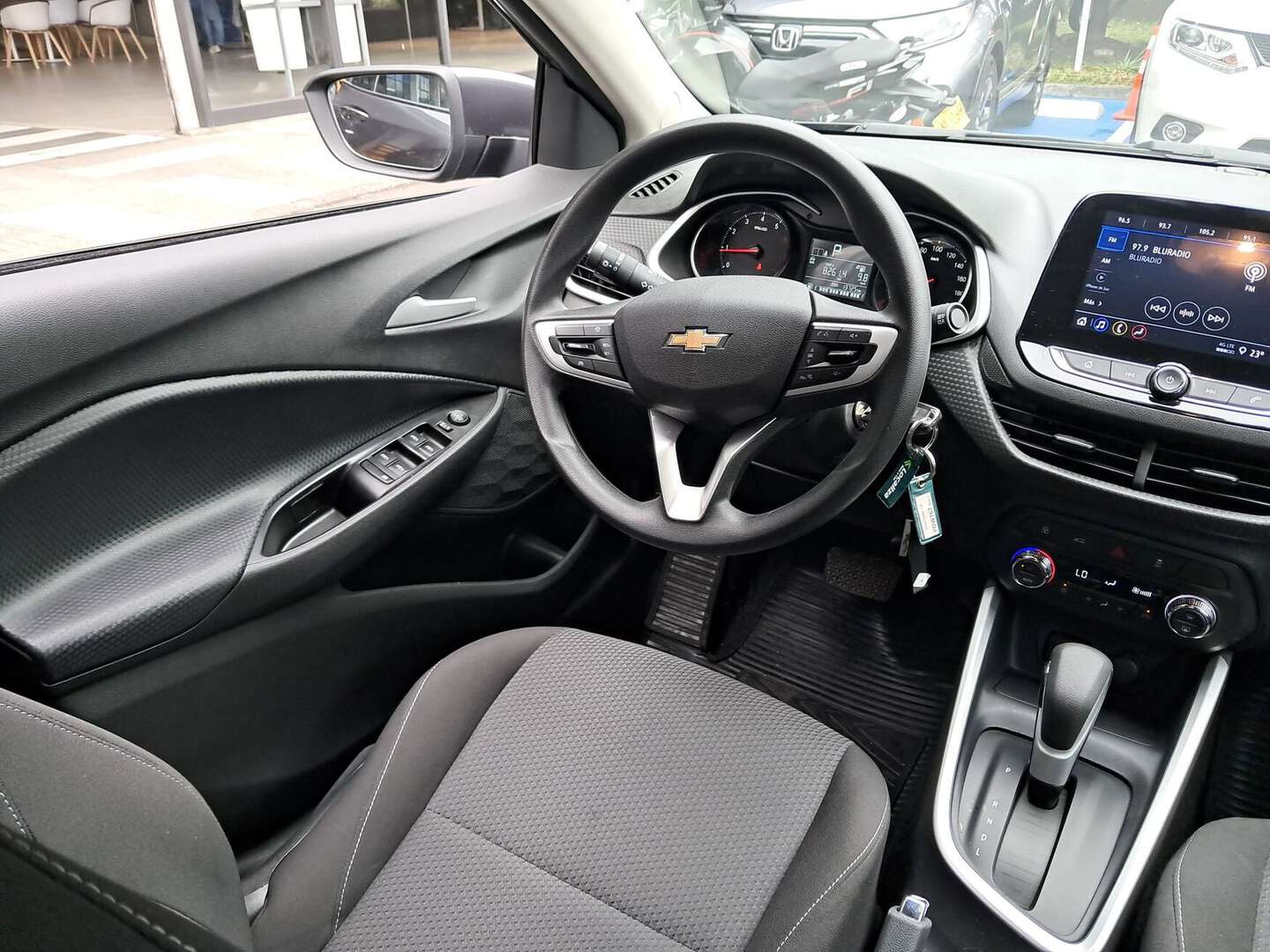Chevrolet - Onix - 2025