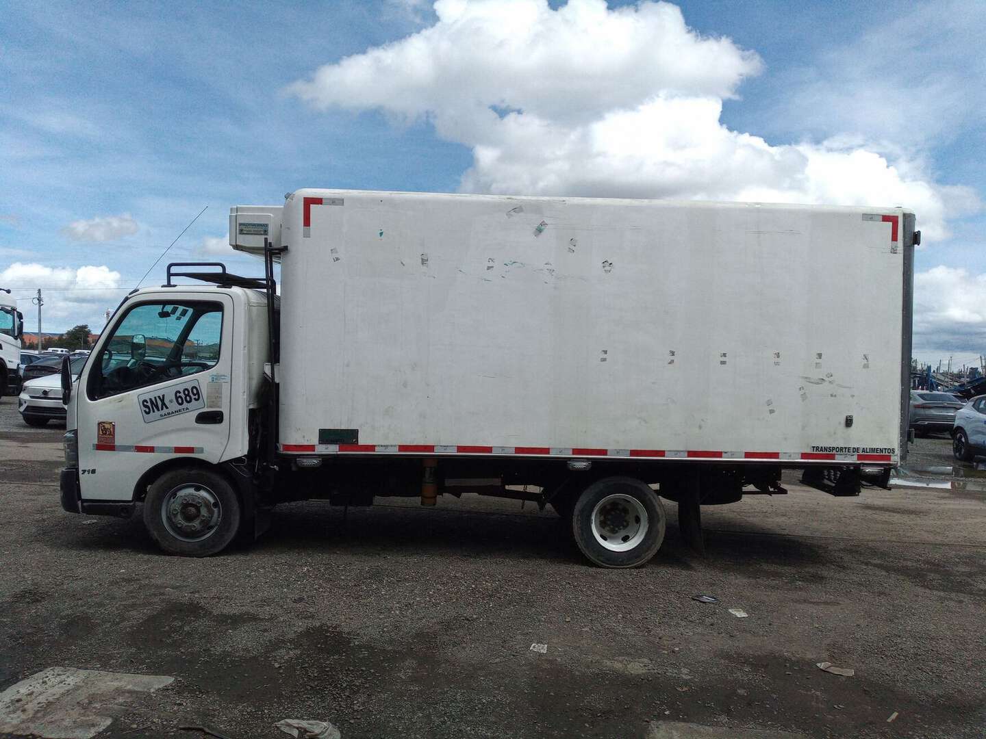 Hino - Dutro - 2016