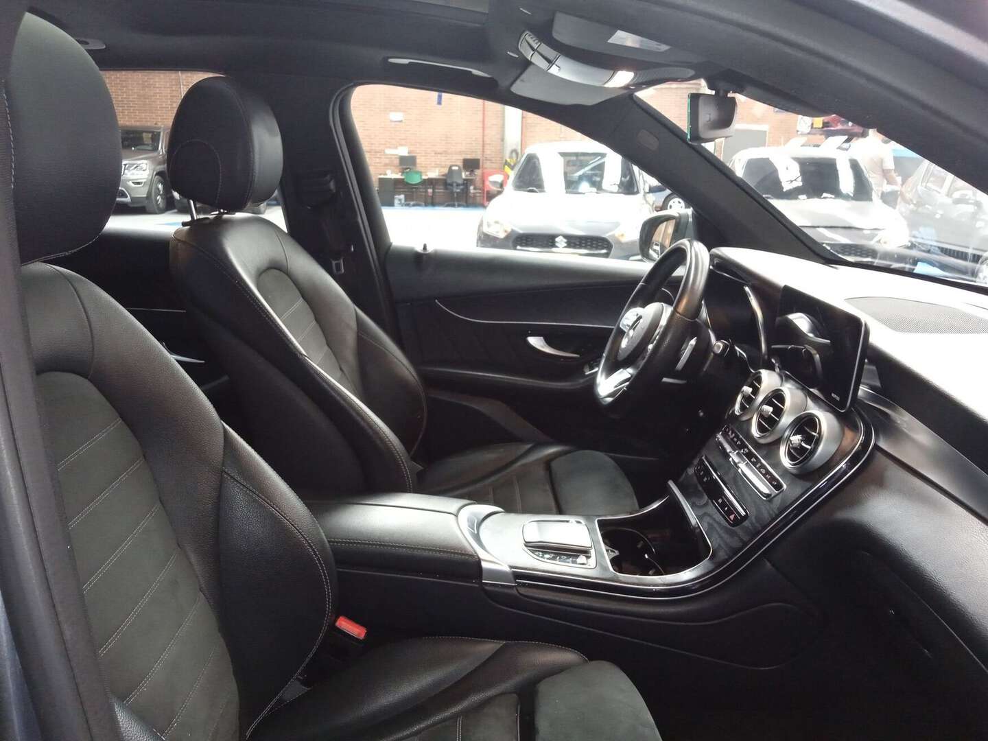 Mercedes Benz - GLC300E - 2022