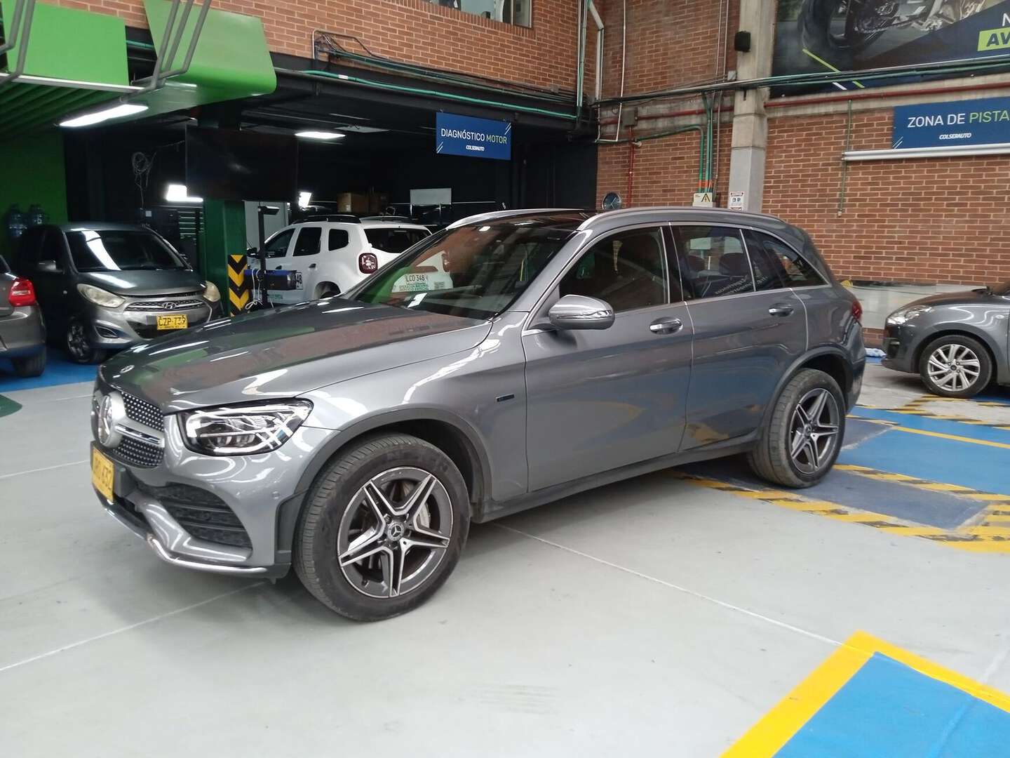 Mercedes Benz - GLC300E - 2022