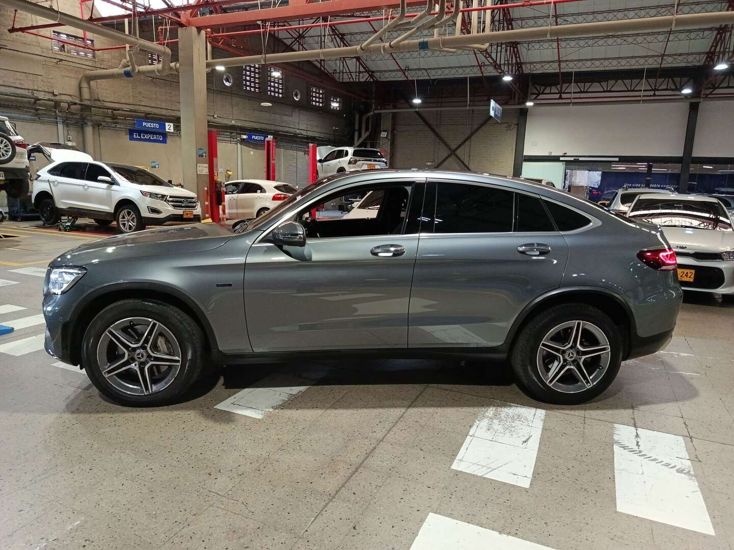 Mercedes Benz - GLC300E - 2022