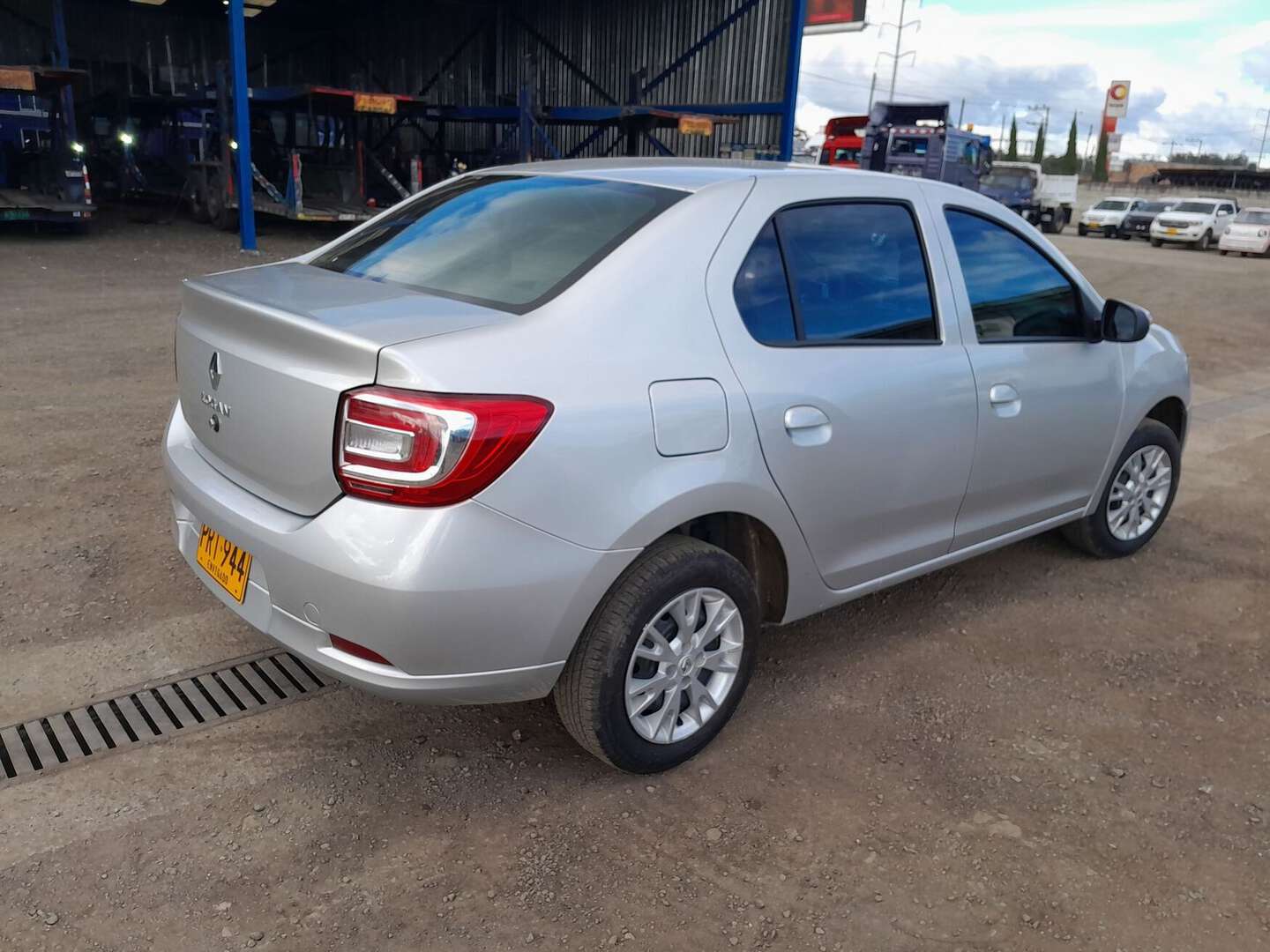 Renault - Logan - 2026