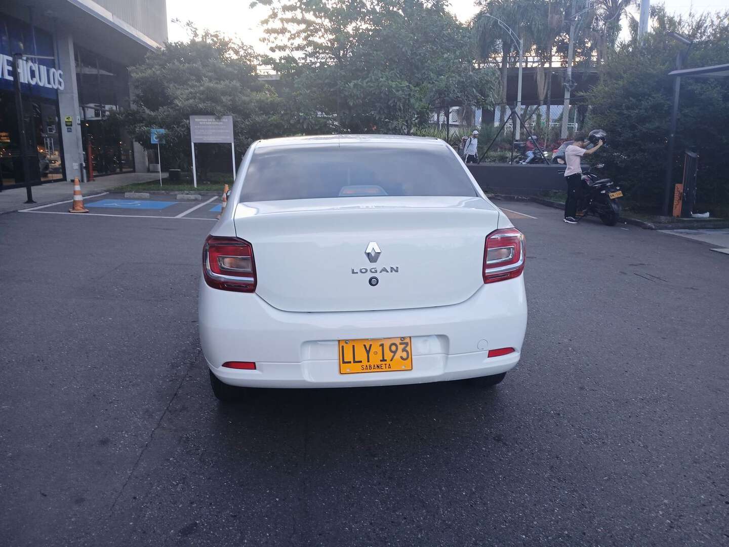 Renault - Logan - 2023