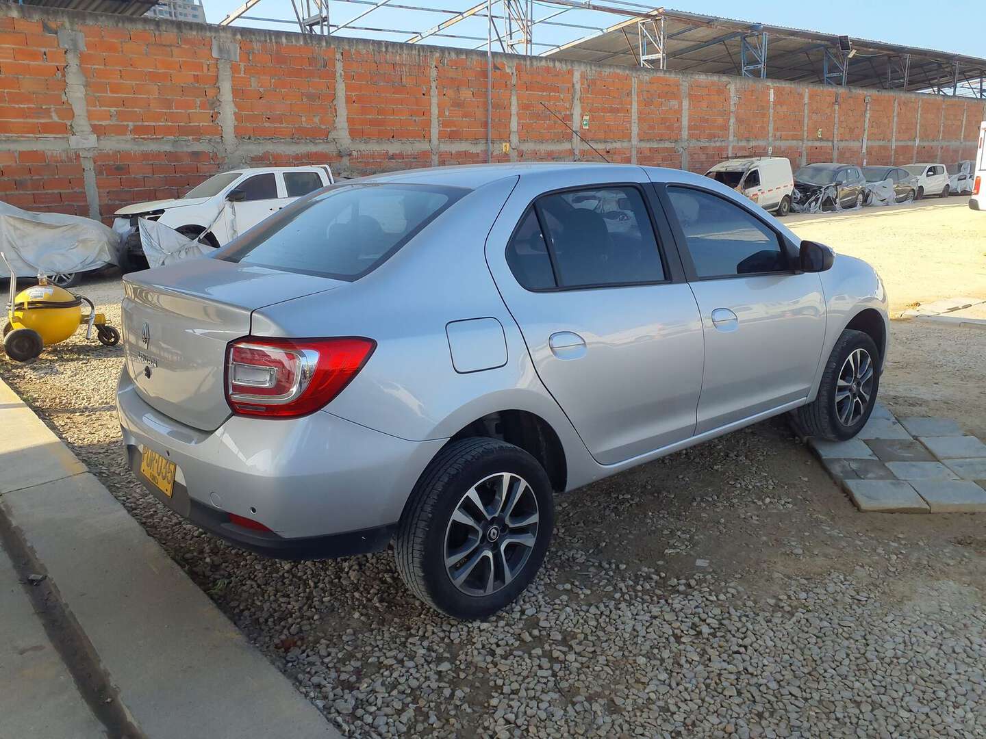 Renault - Logan - 2026