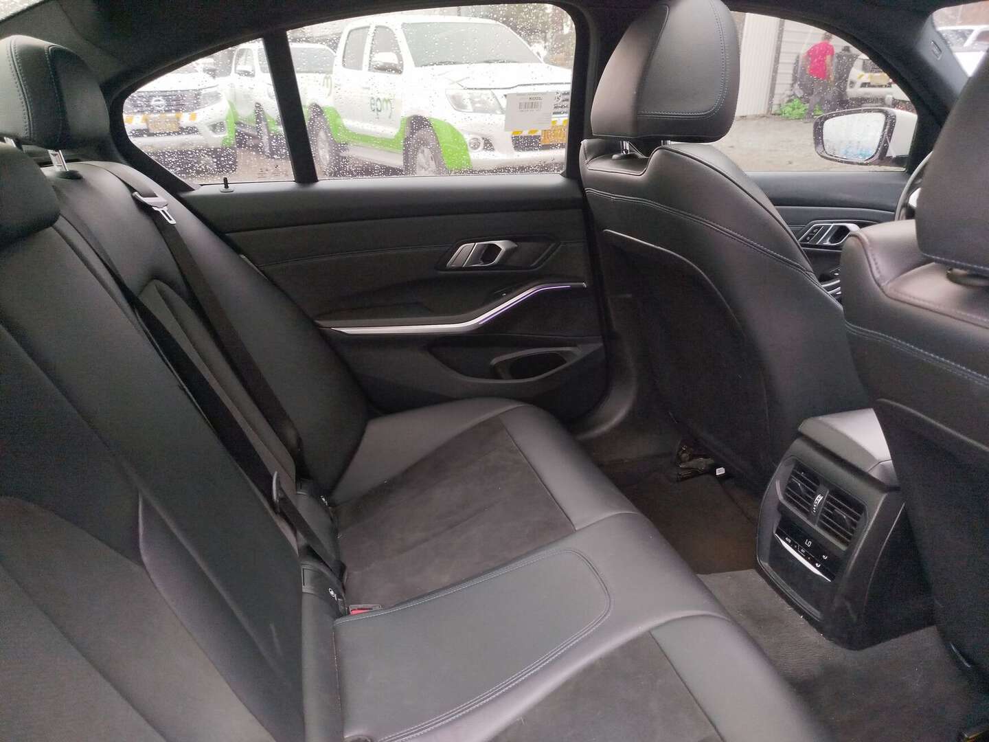 BMW - 330e - 2021