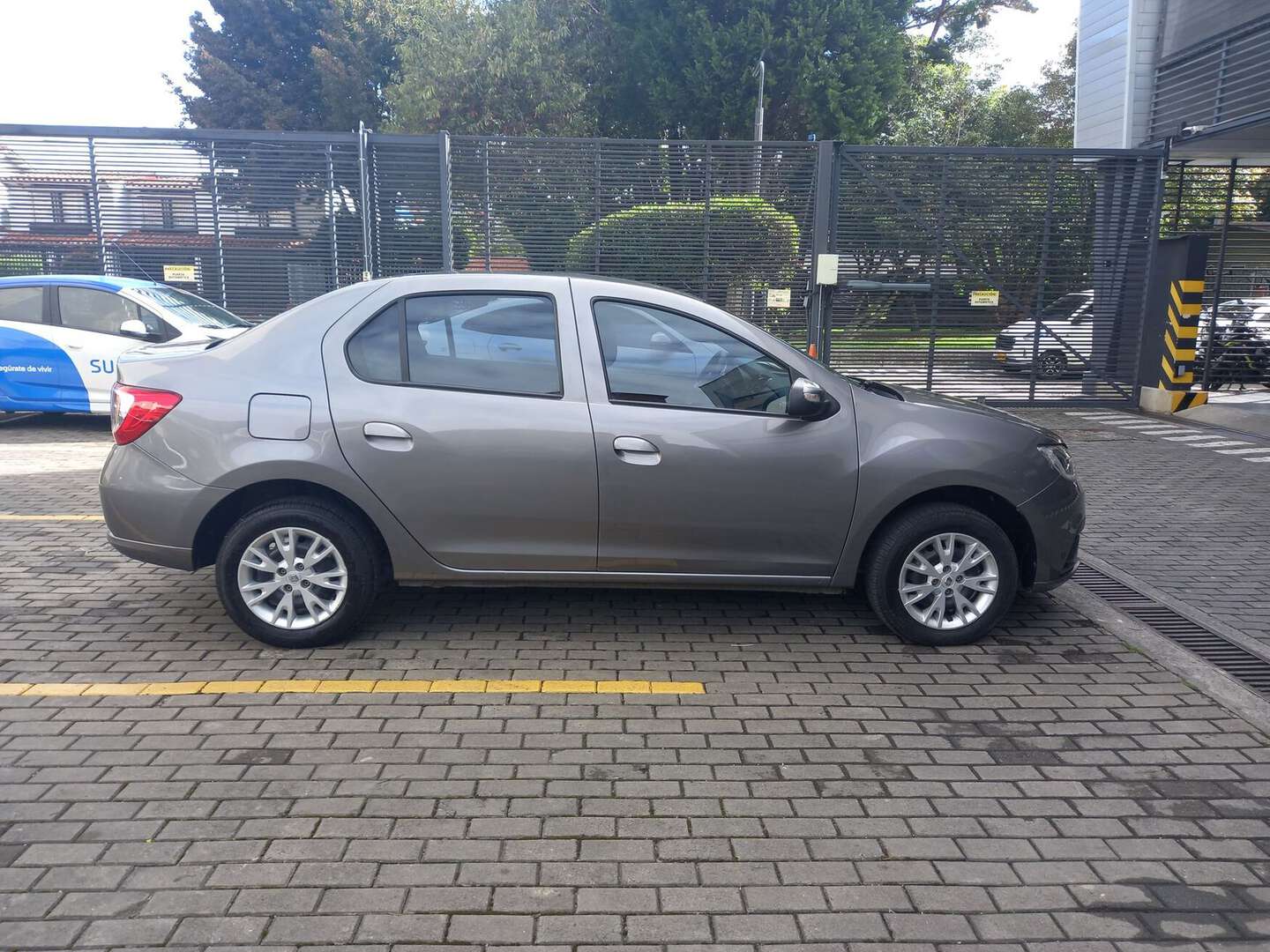 Renault - Logan - 2025