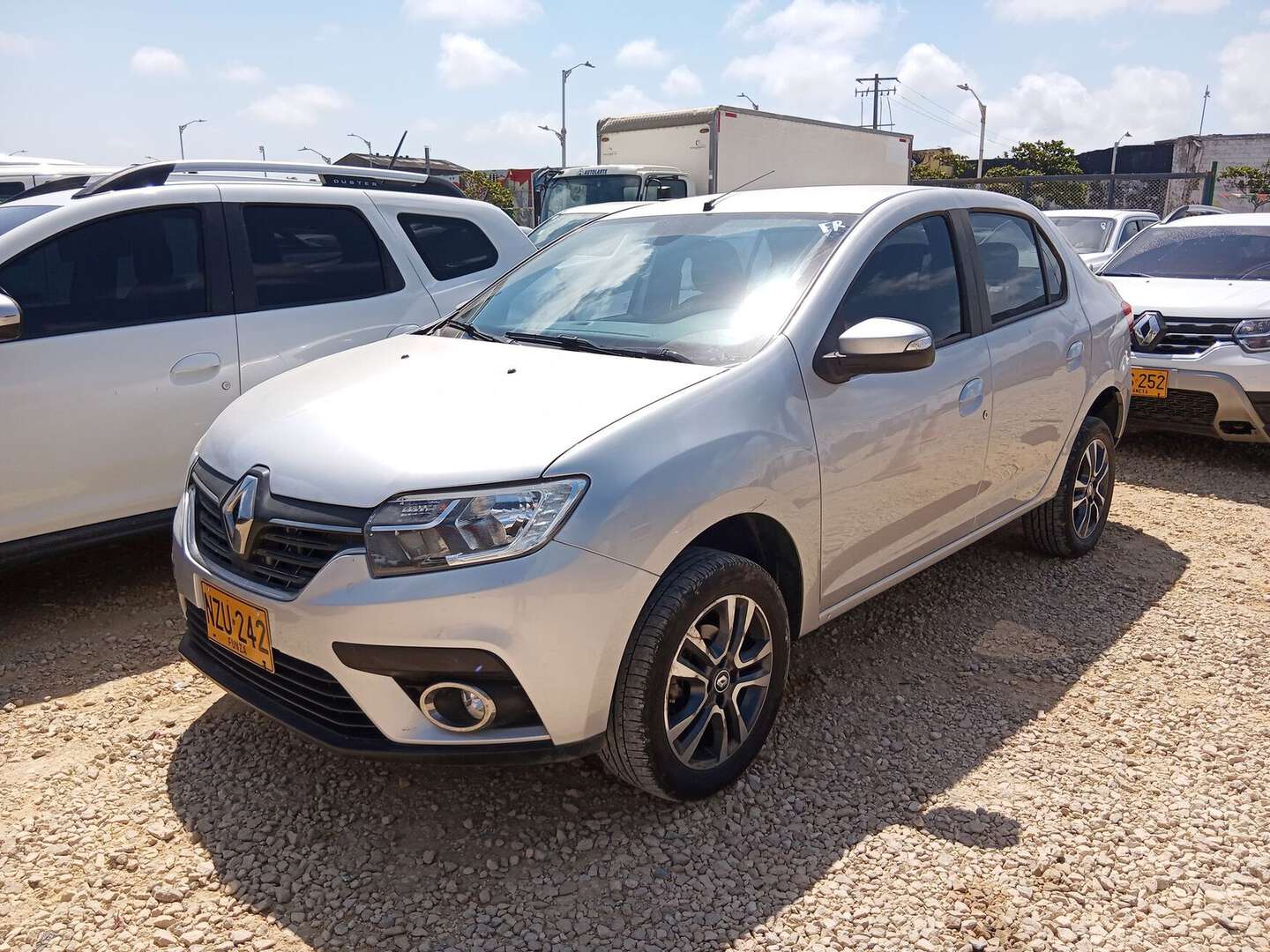 Renault - Logan - 2026
