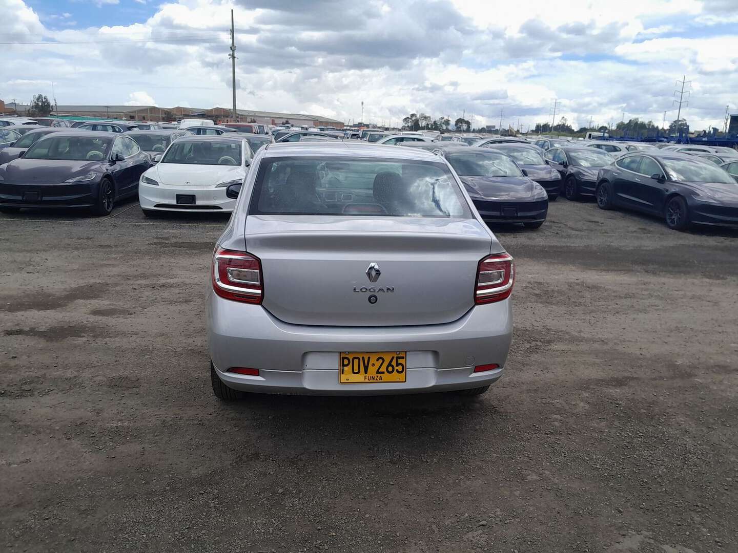 Renault - Logan - 2026