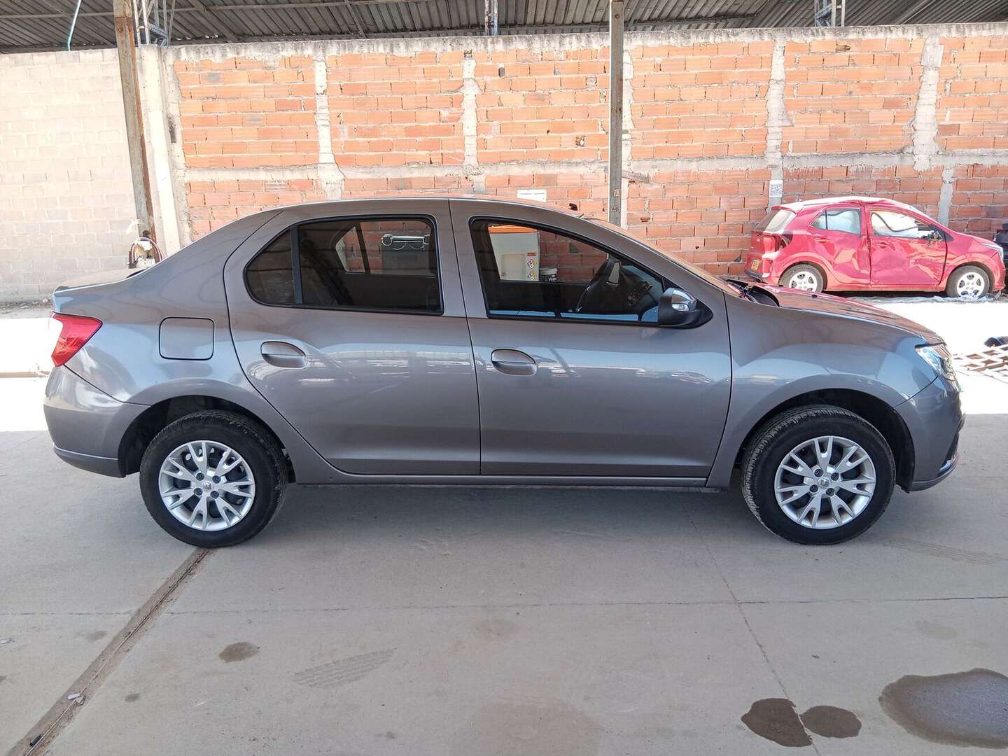 Renault - Logan - 2026