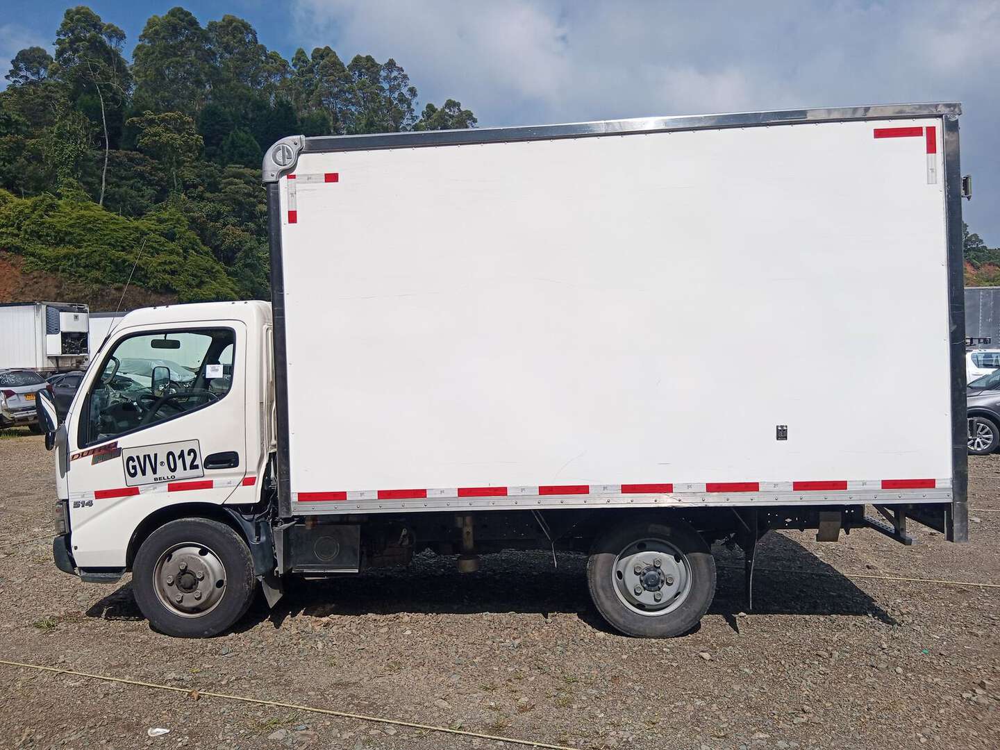 Hino - Dutro - 2020