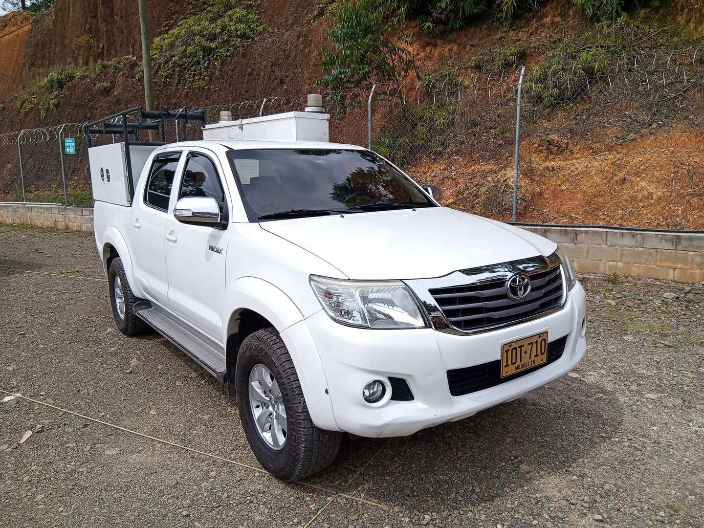 Toyota - Hilux - 2016