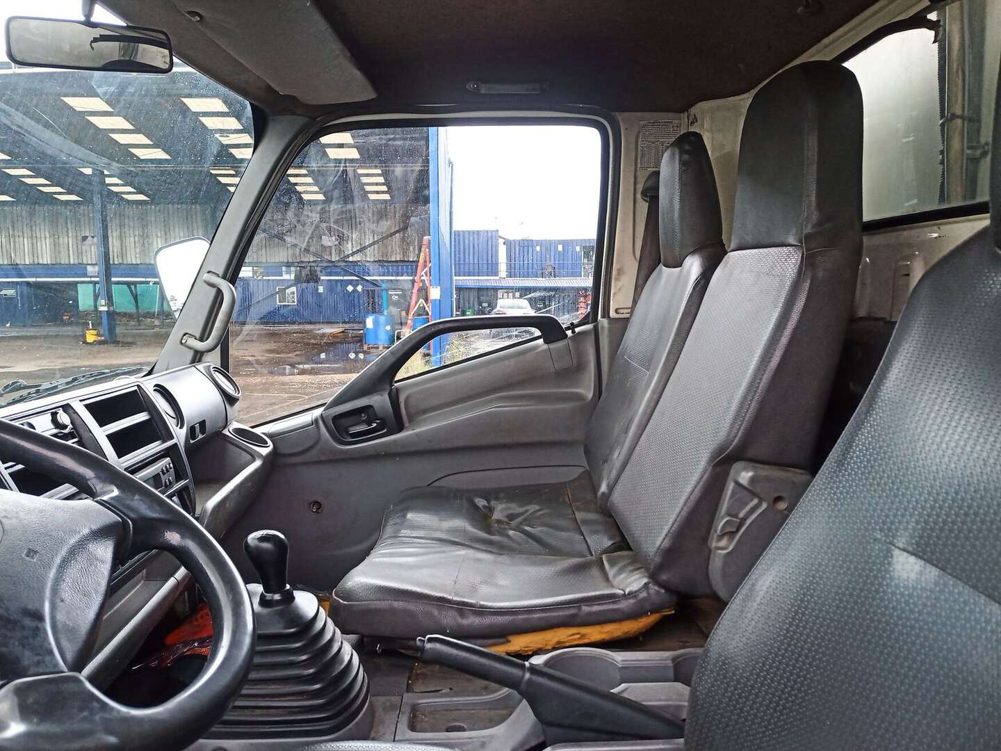 Hino - Dutro - 2016