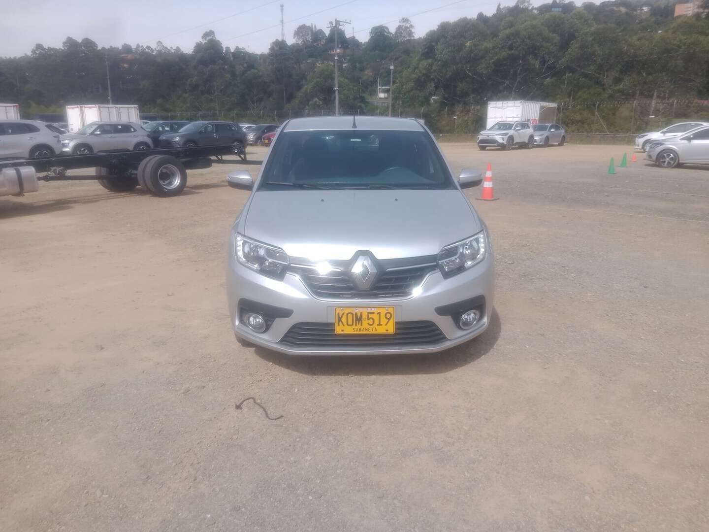 Renault - Logan - 2022