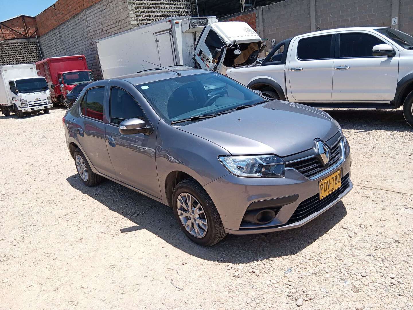 Renault - Logan - 2026