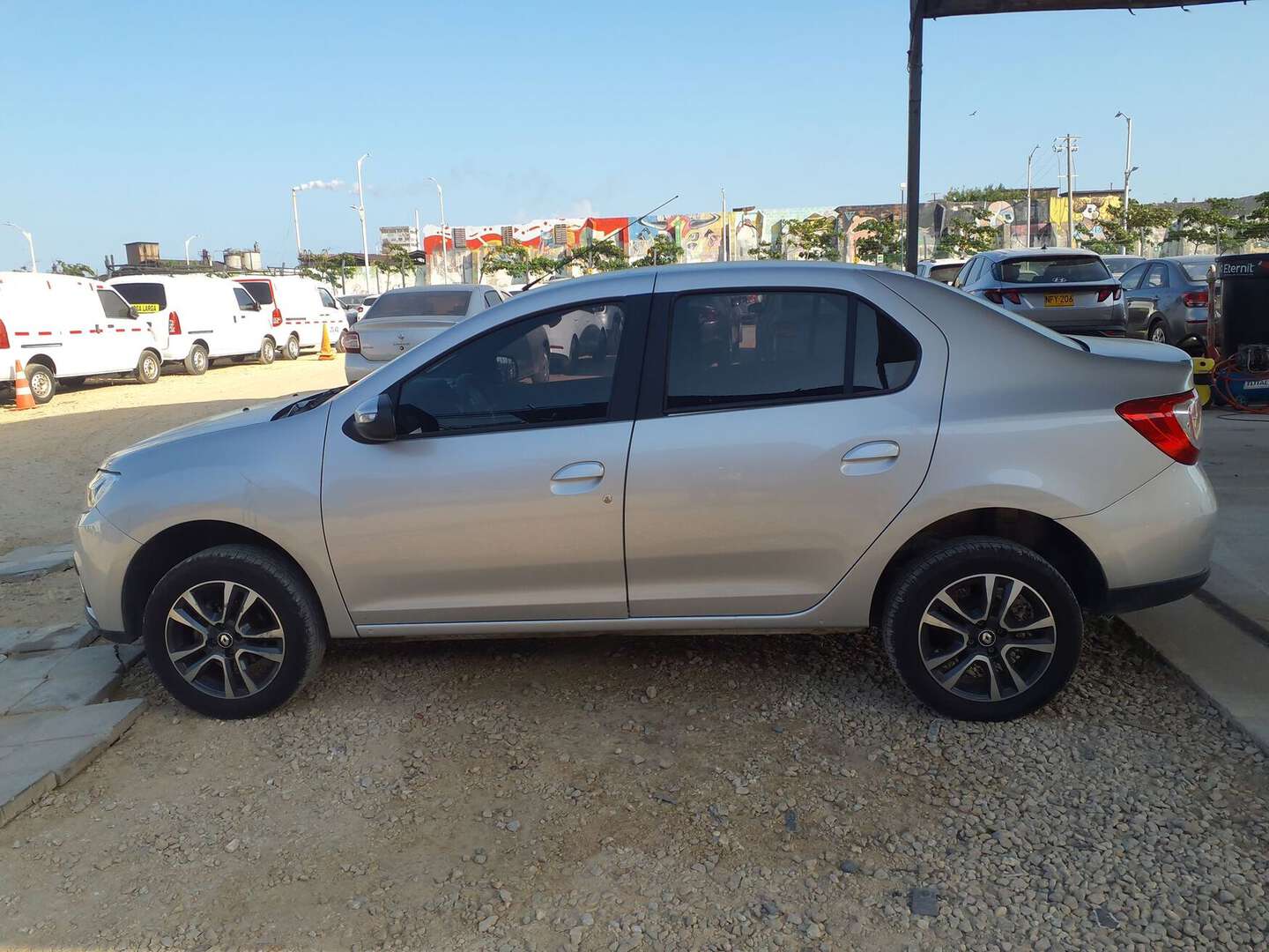 Renault - Logan - 2026