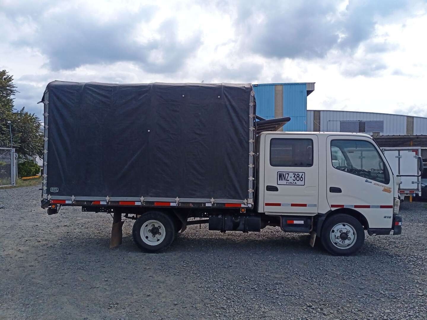 Hino - Dutro - 2016