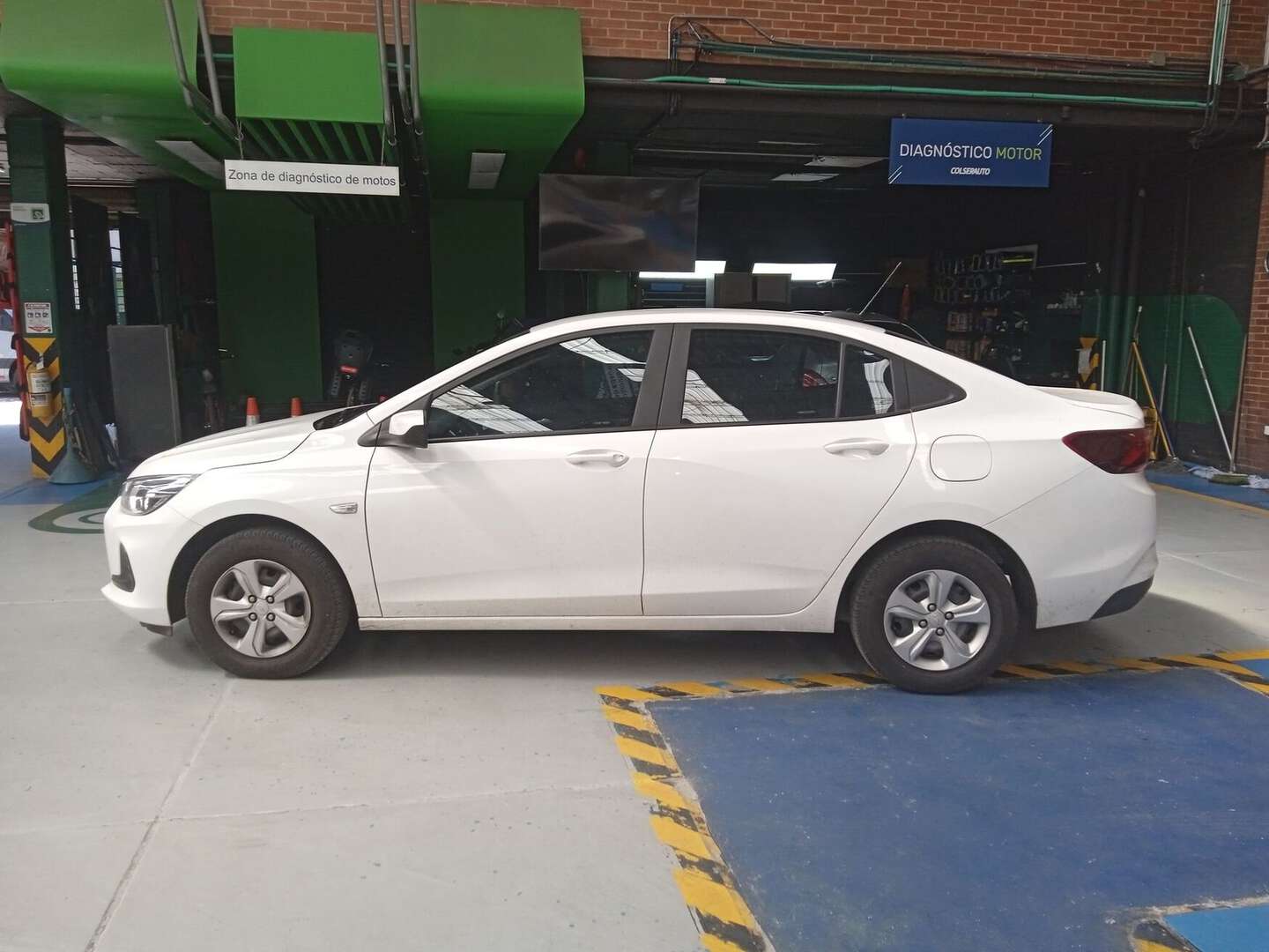 Chevrolet - Onix - 2025