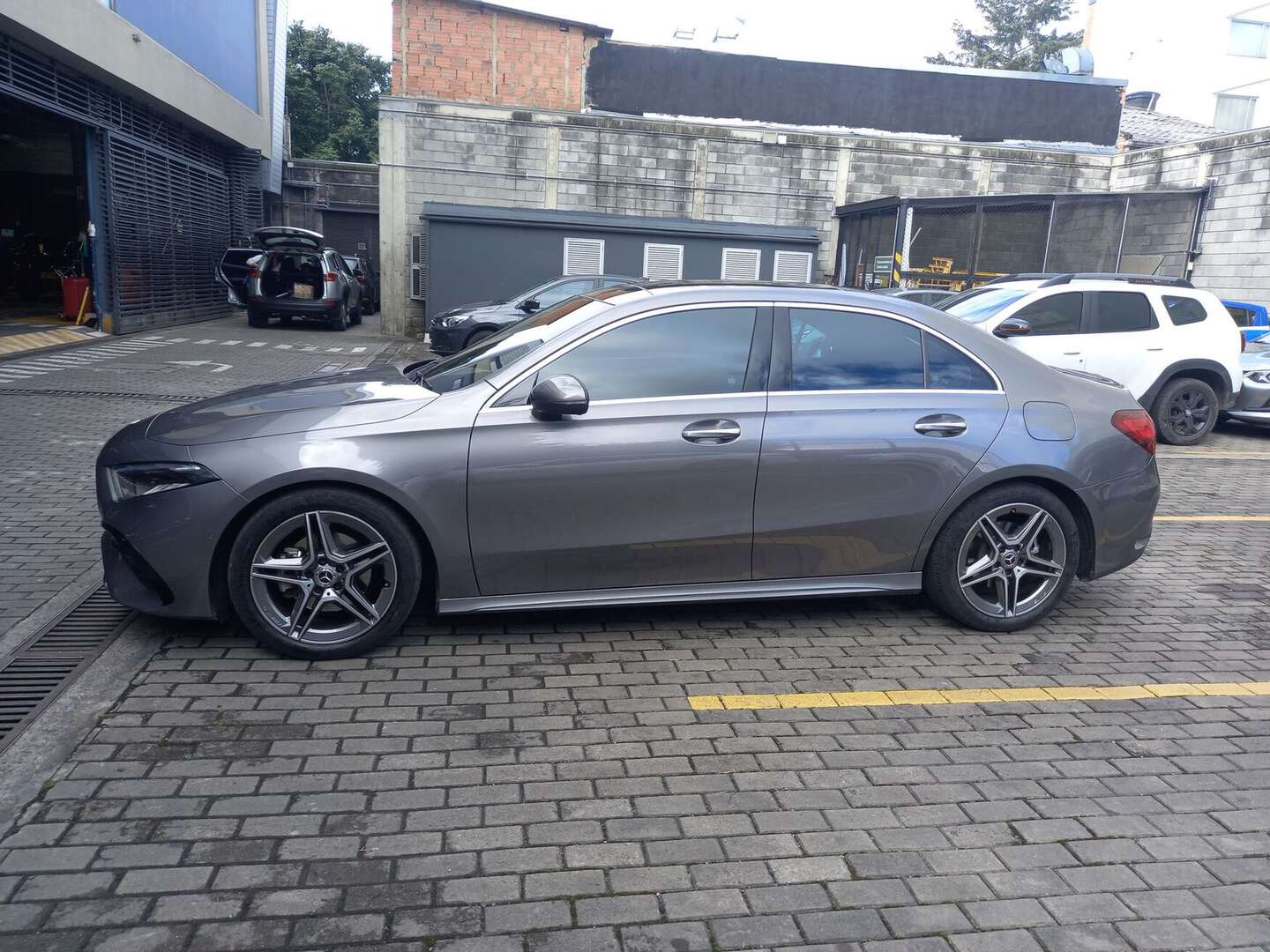 Mercedes Benz - A200 - 2023