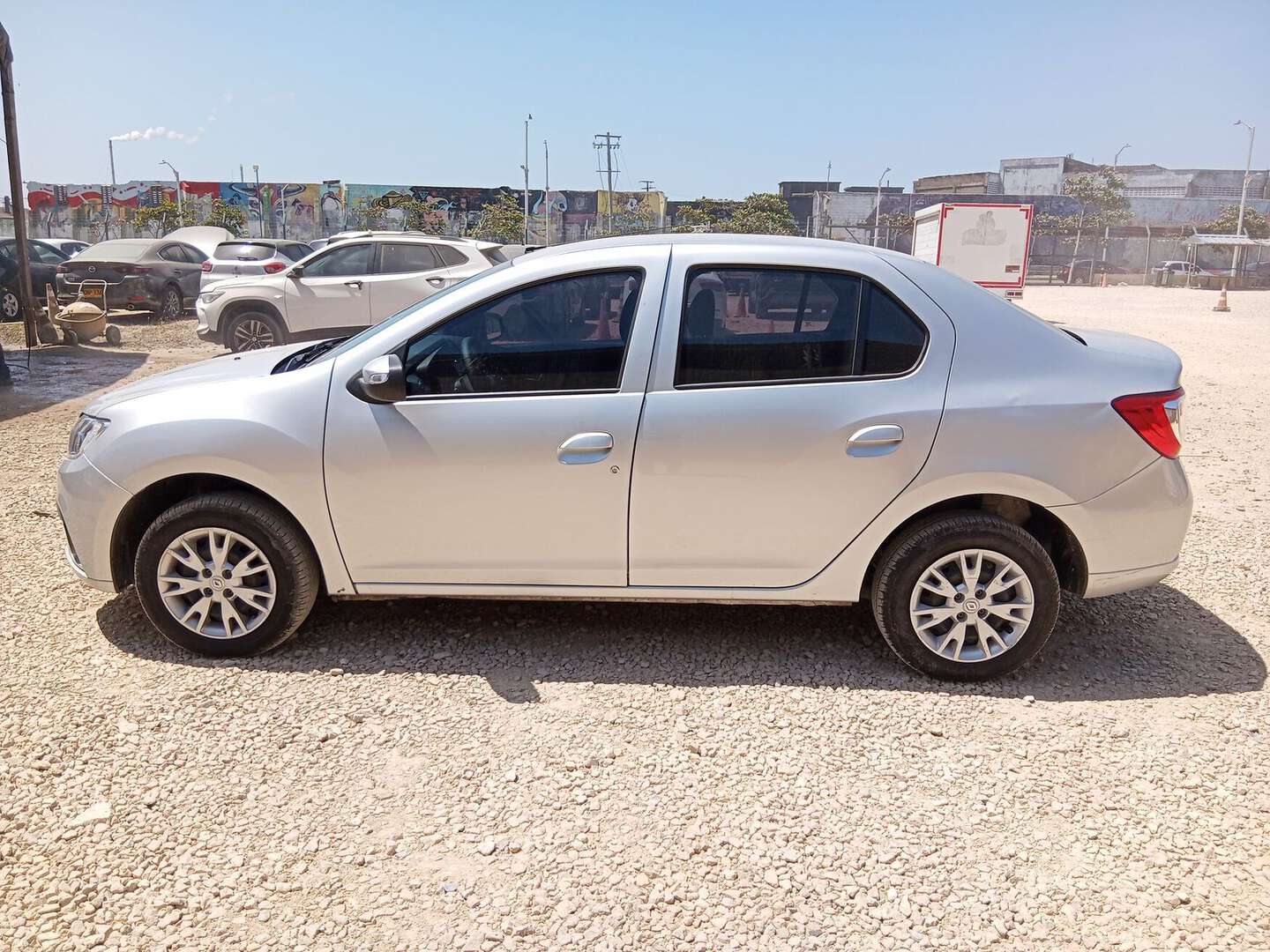 Renault - Logan - 2026