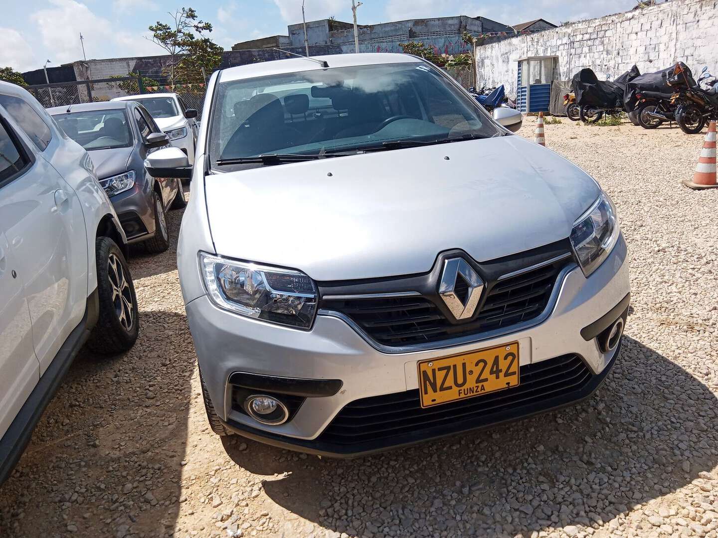 Renault - Logan - 2026