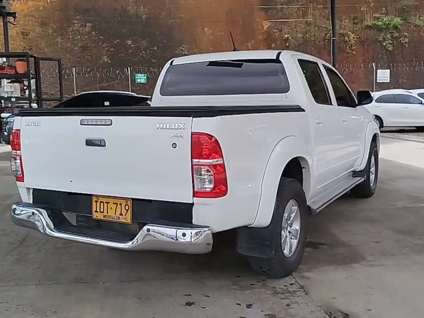 Toyota - Hilux - 2016
