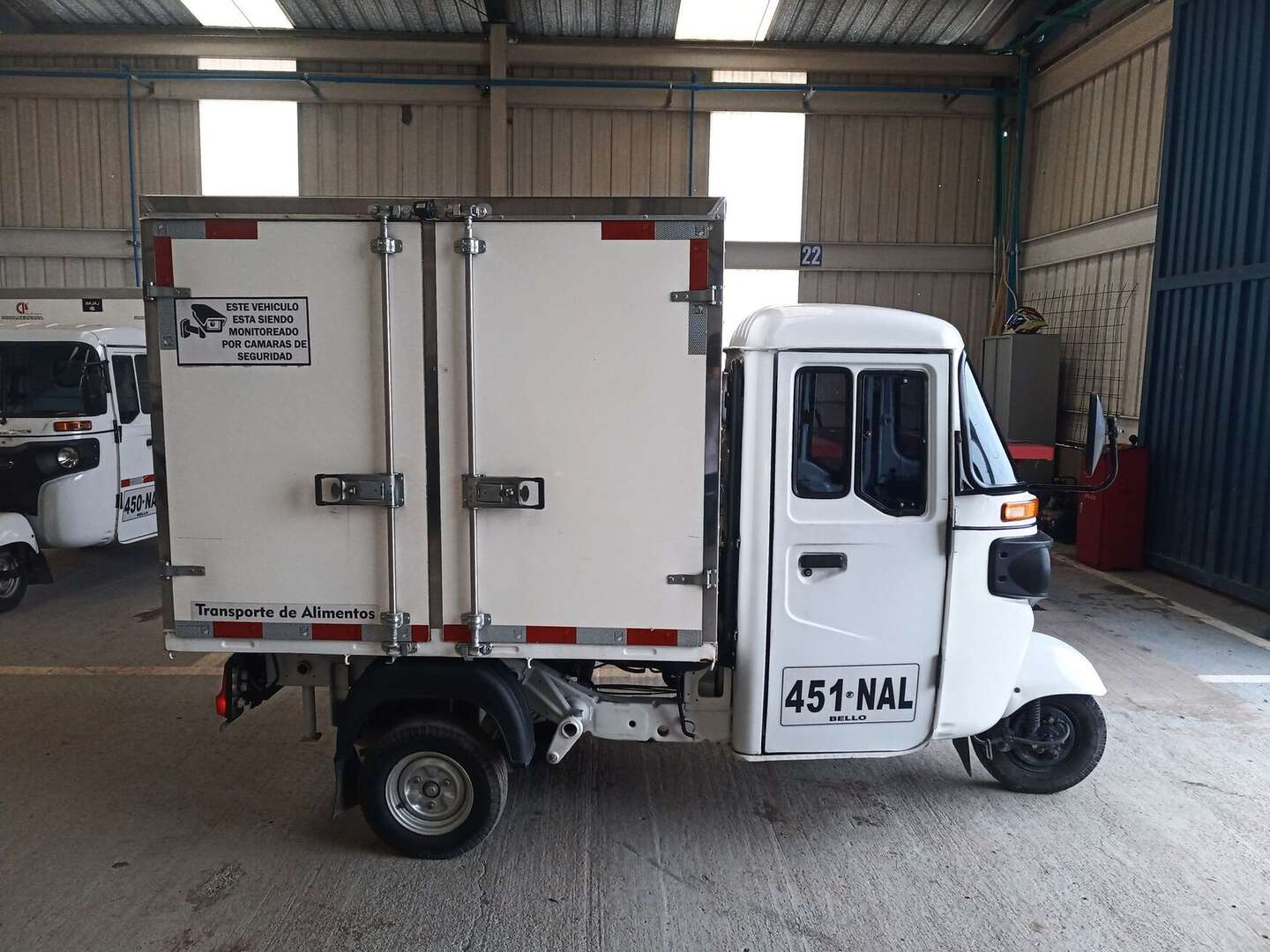 Bajaj - Bajaj RE - 2022