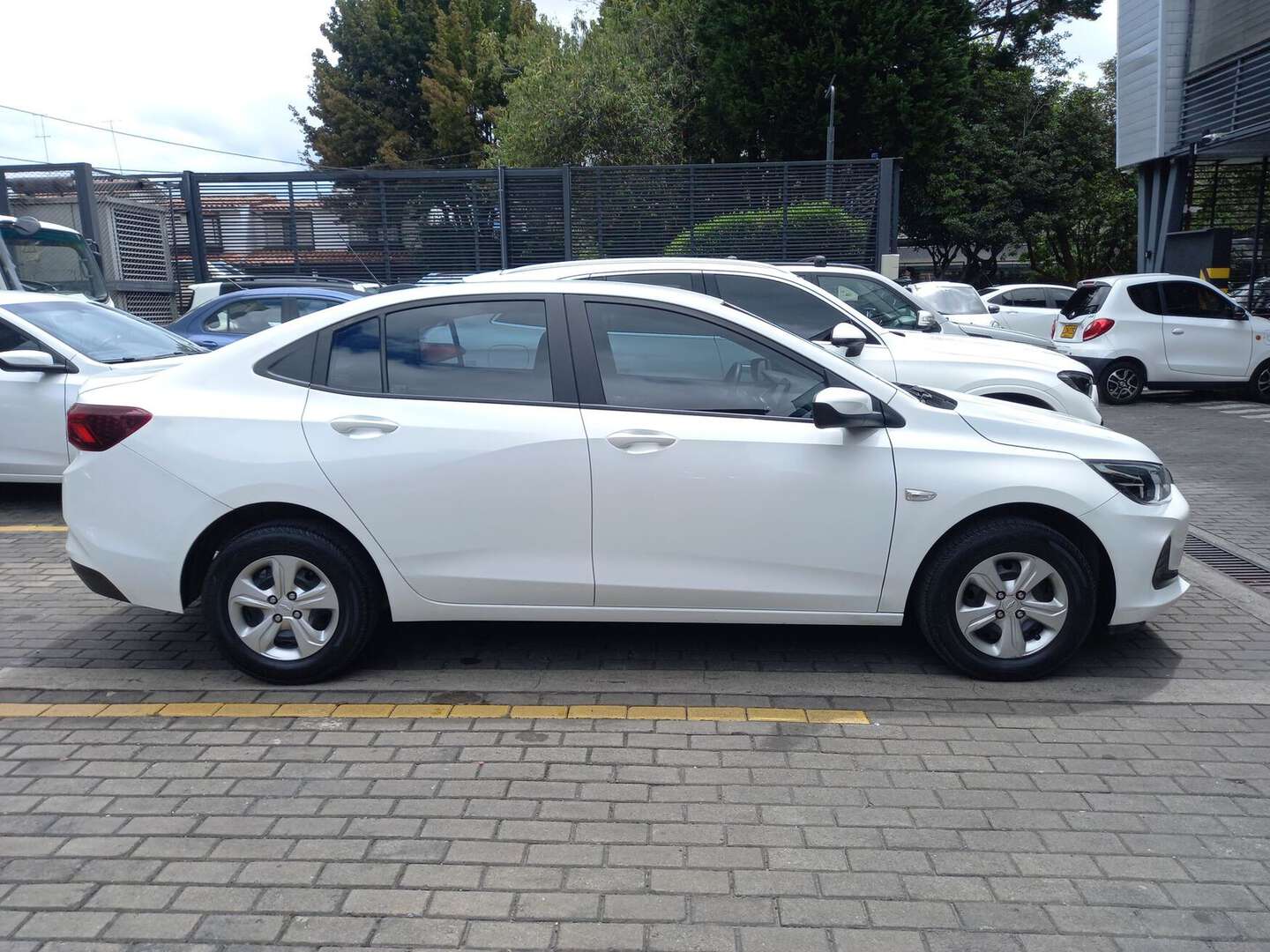 Chevrolet - Onix - 2025