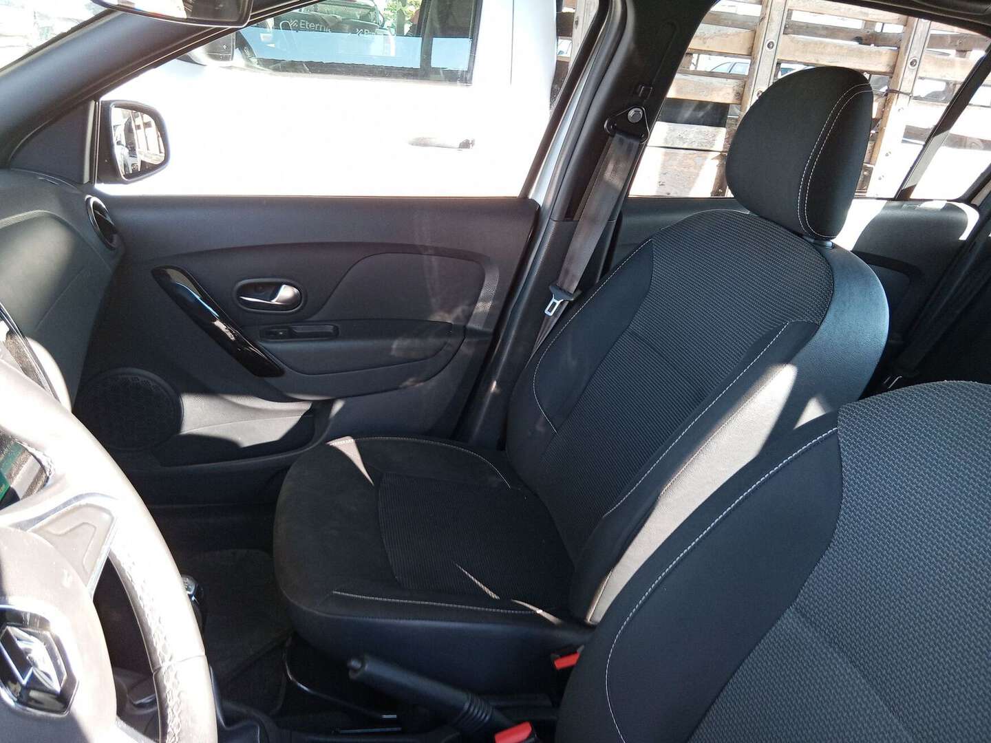 Renault - Logan - 2026