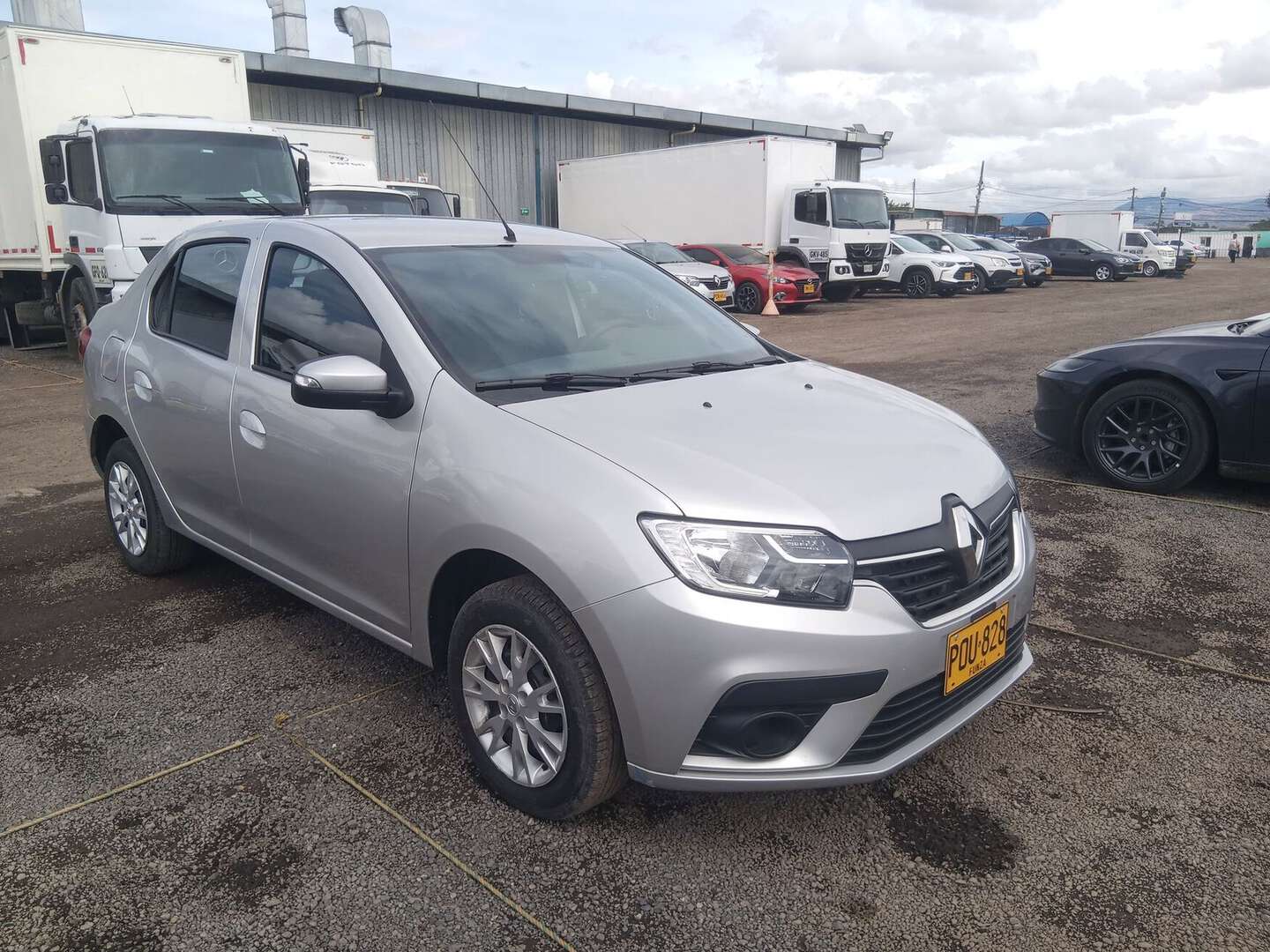 Renault - Logan - 2026
