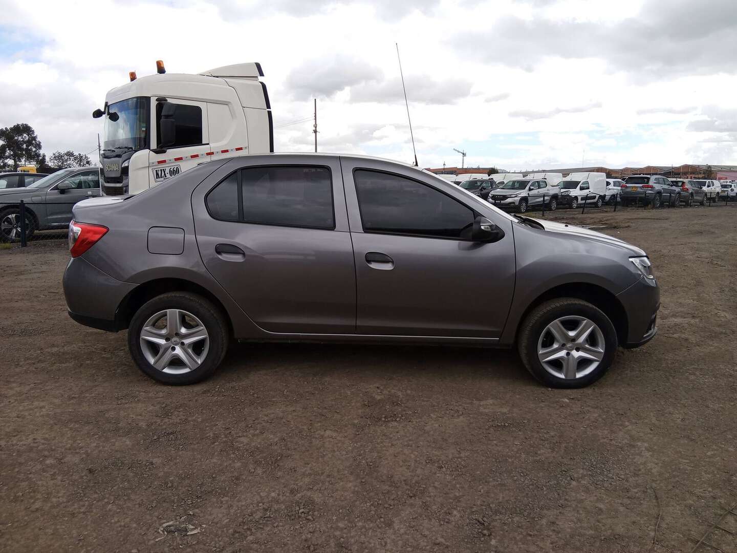 Renault - Logan - 2023