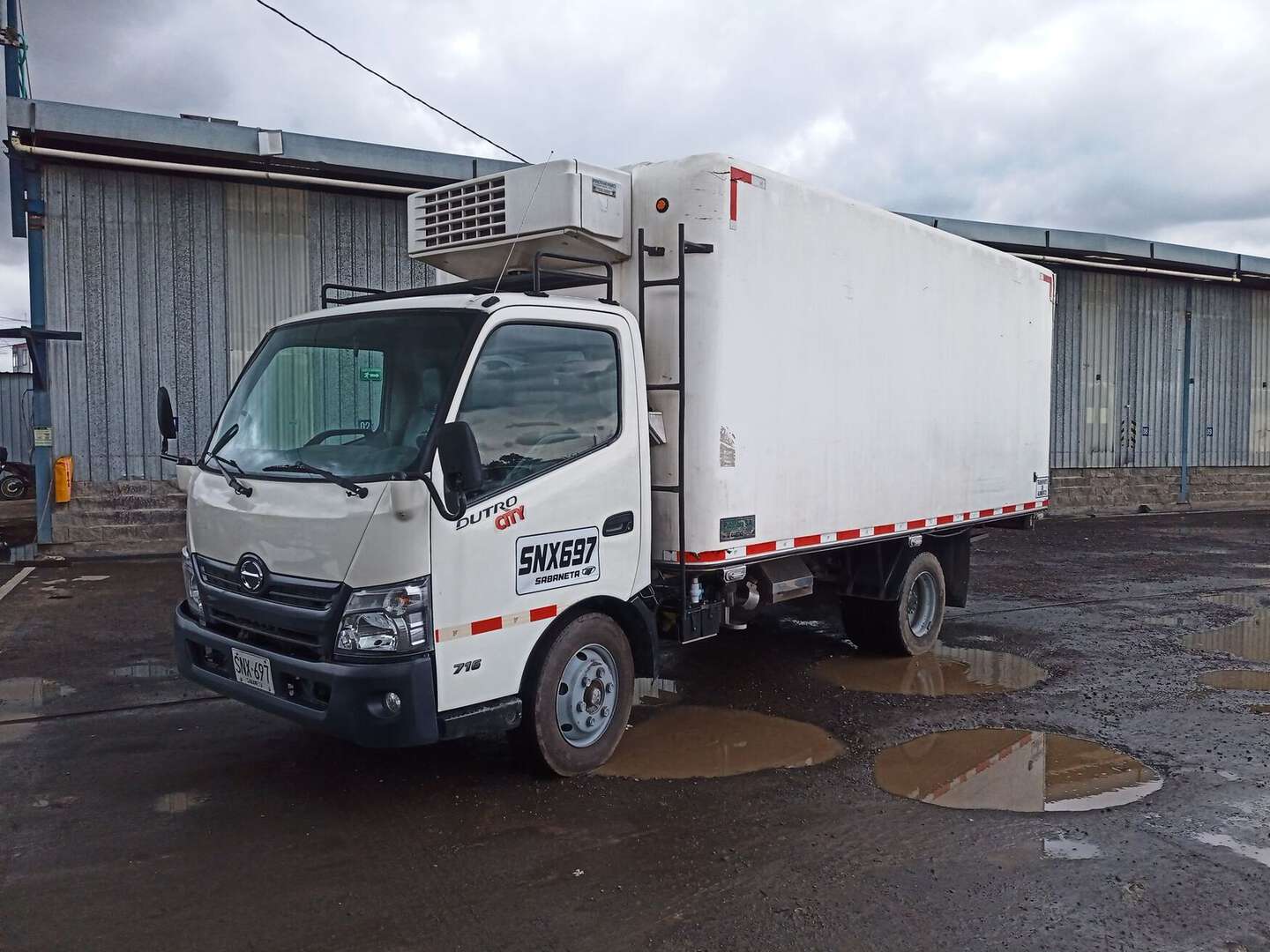 Hino - Dutro - 2016
