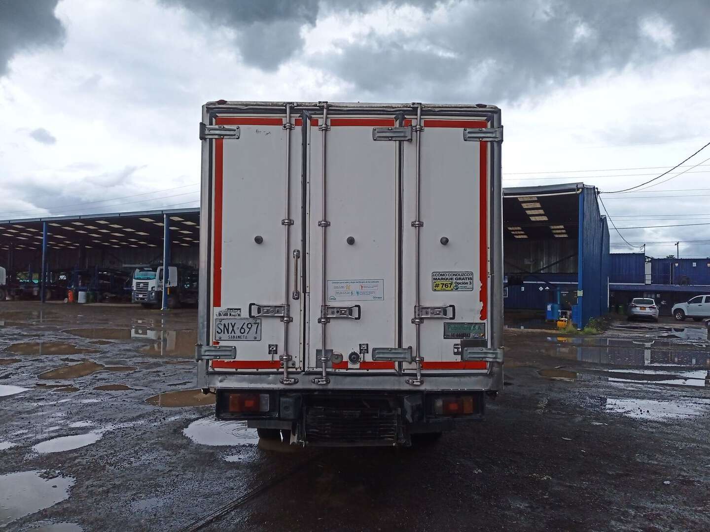Hino - Dutro - 2016