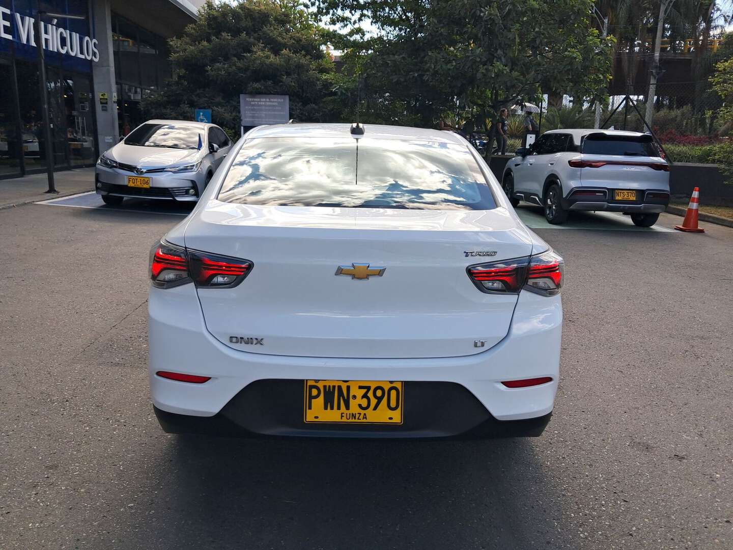 Chevrolet - Onix - 2026