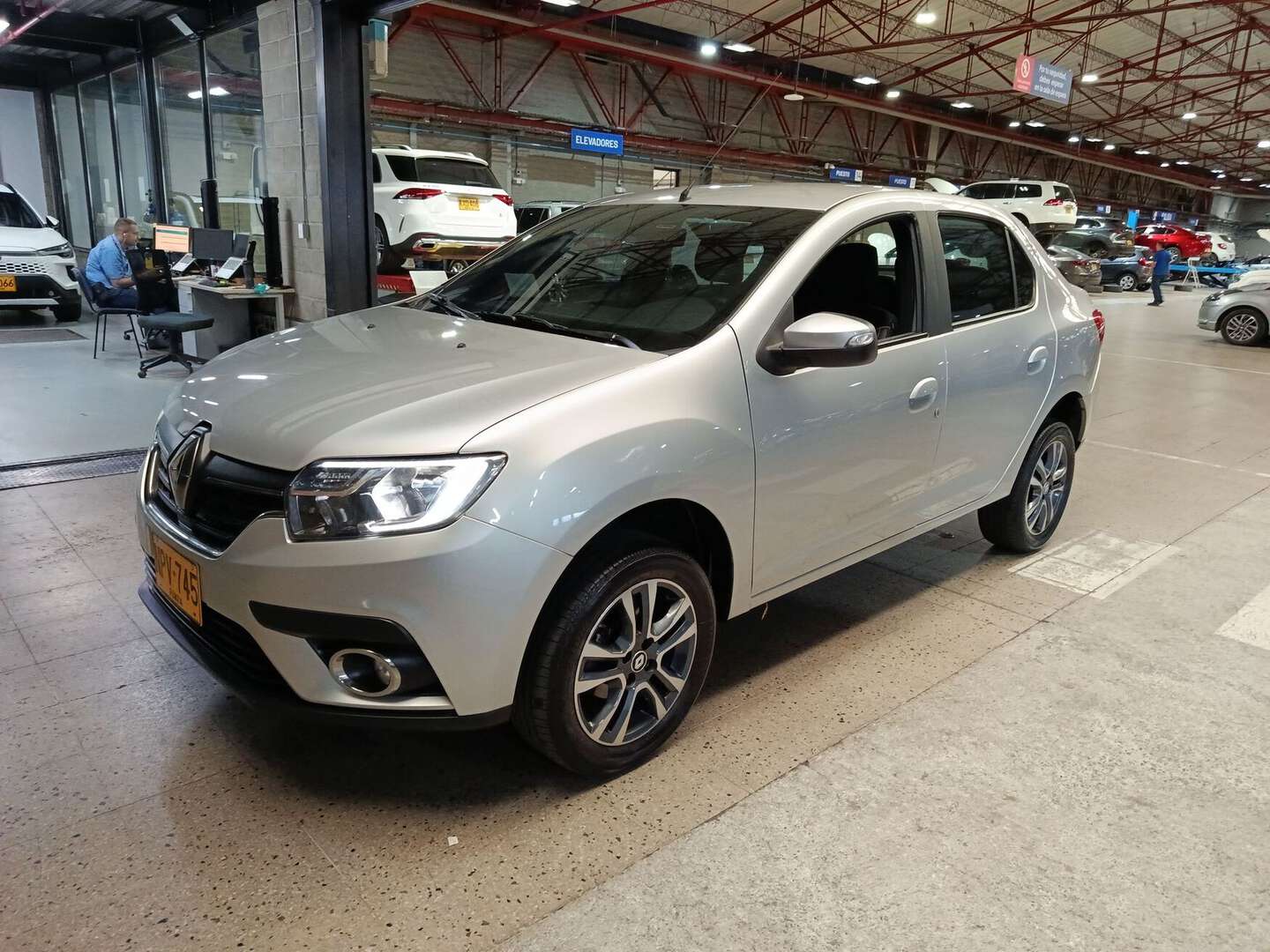 Renault - Logan - 2025
