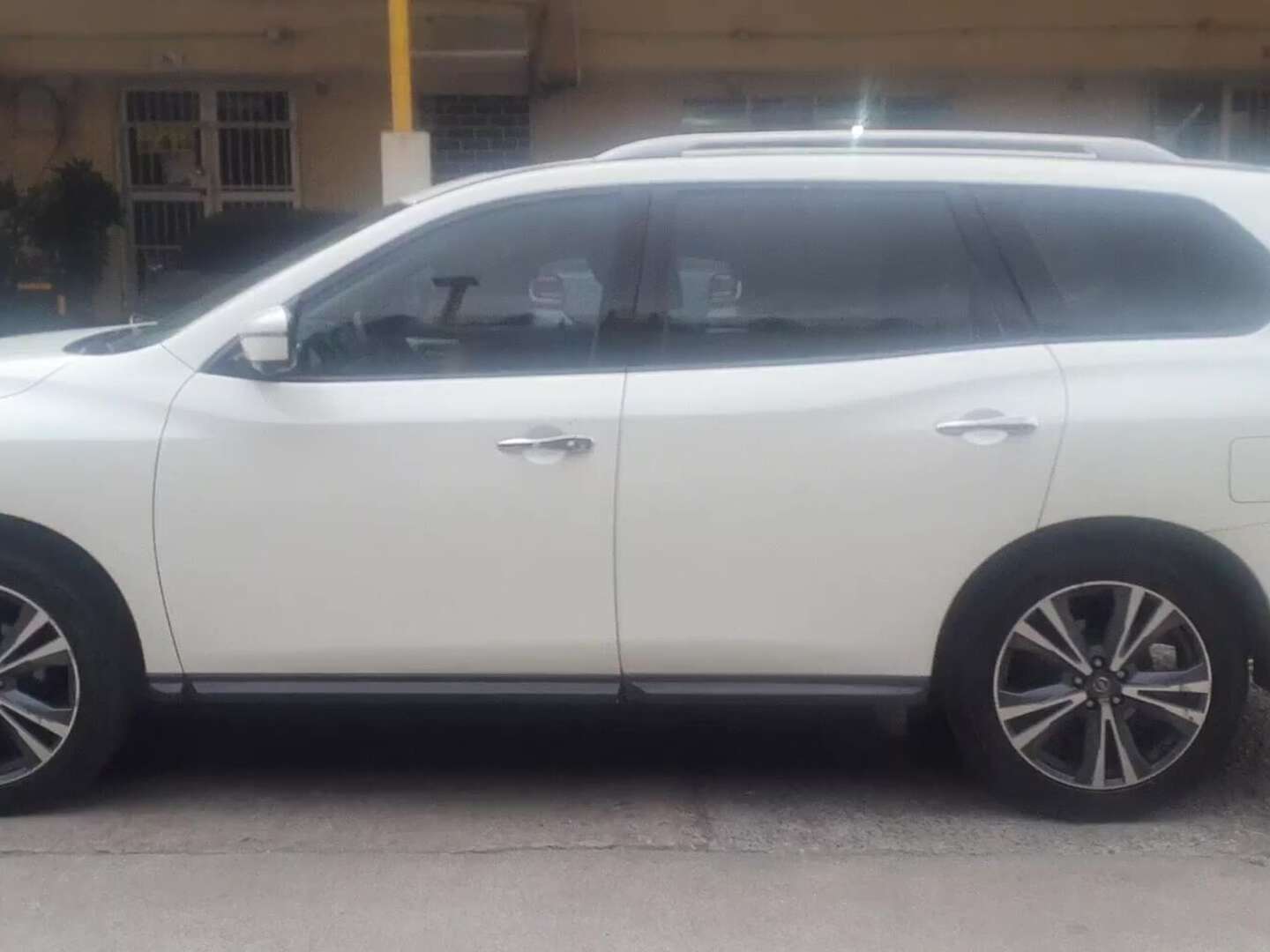 Nissan - Pathfinder - 2019