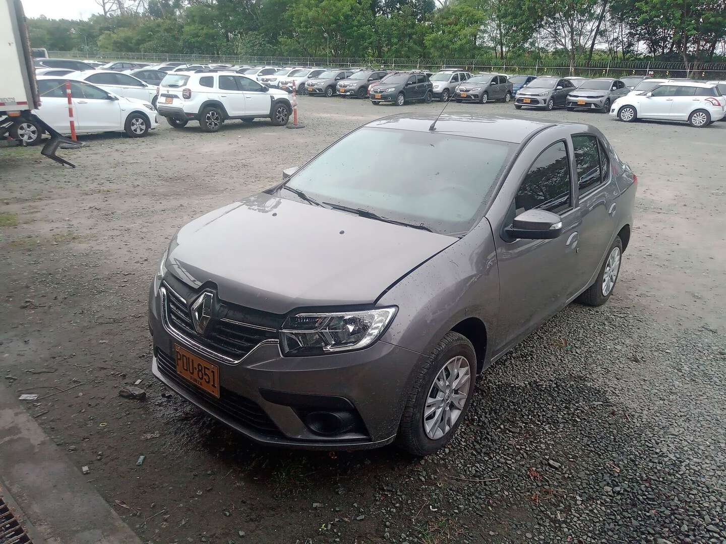 Renault - Logan - 2026