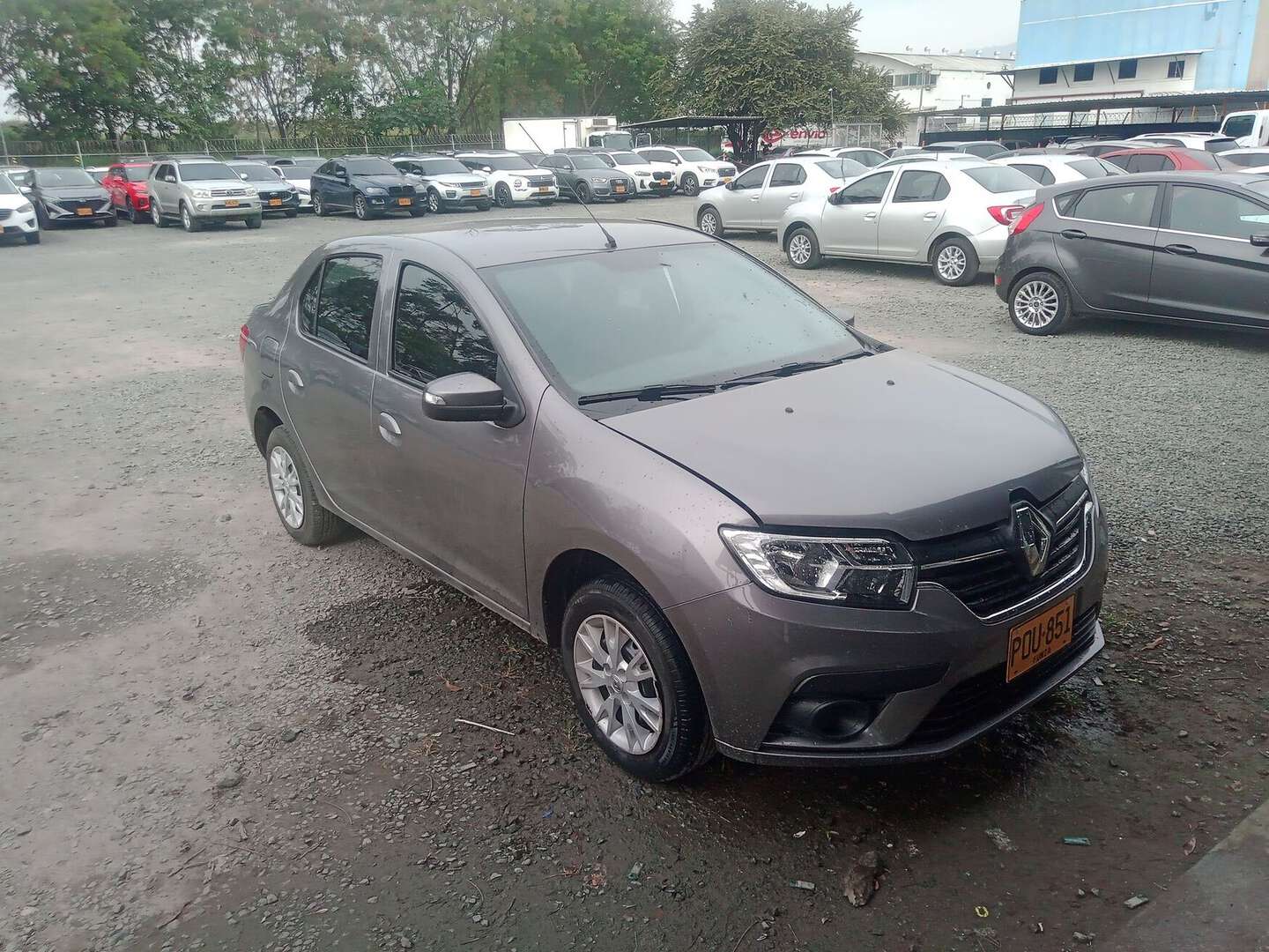 Renault - Logan - 2026