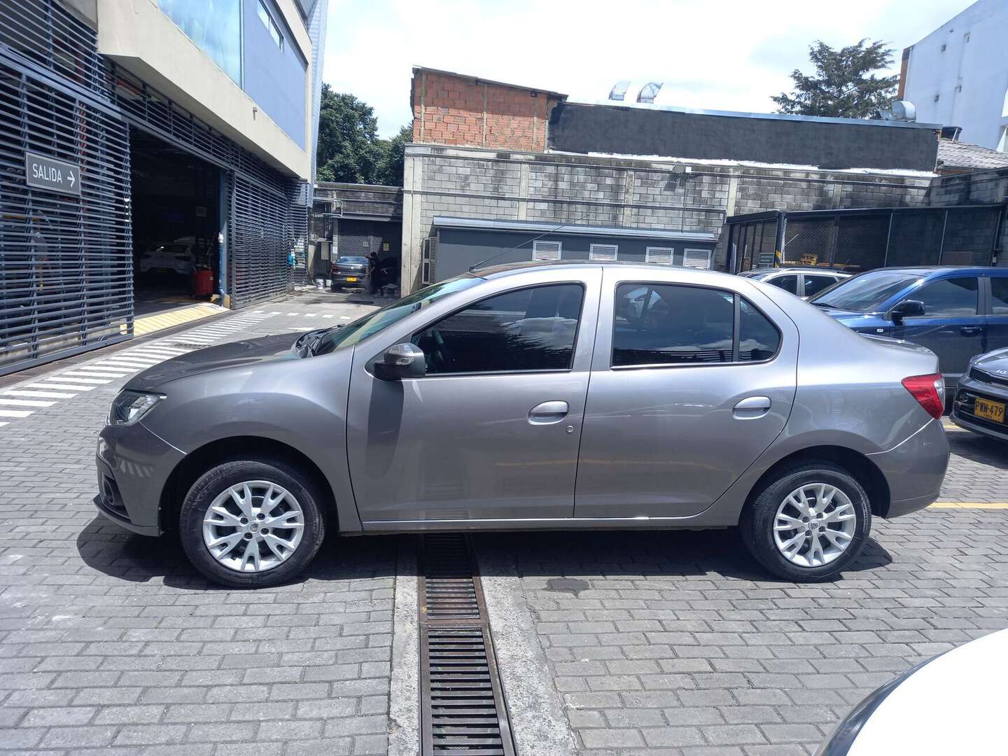 Renault - Logan - 2026