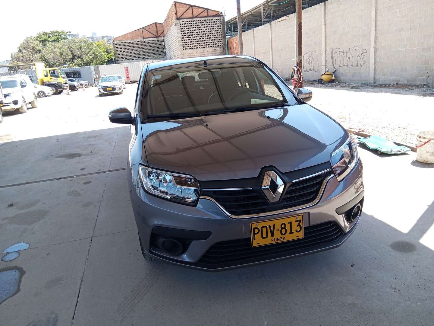 Renault - Logan - 2026