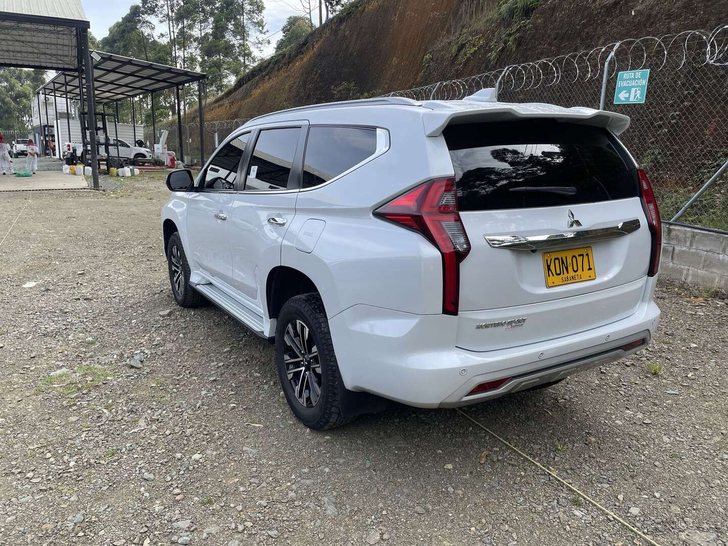 Mitsubishi - Montero Sport - 2021