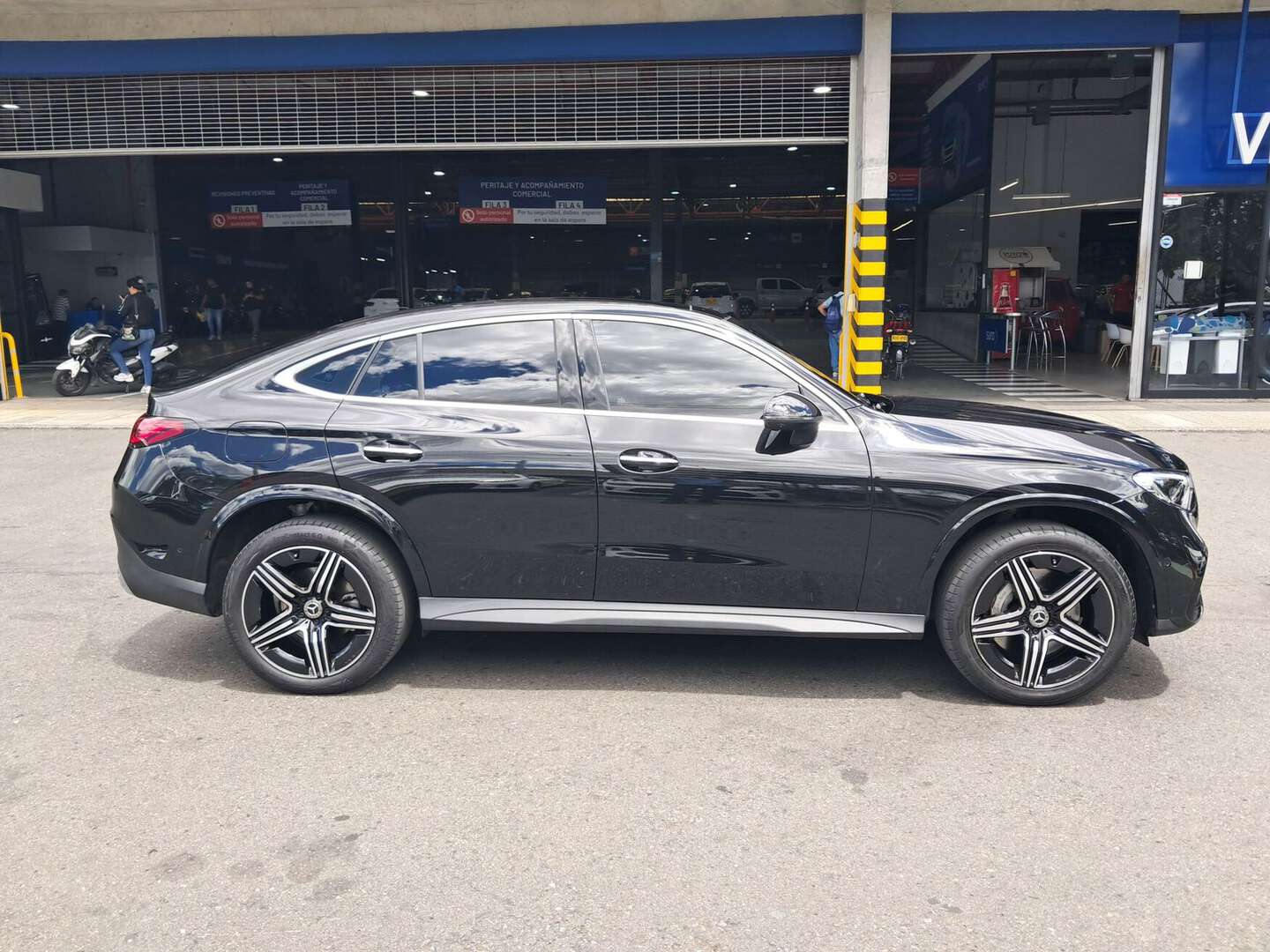 Mercedes Benz - GLC300 - 2026