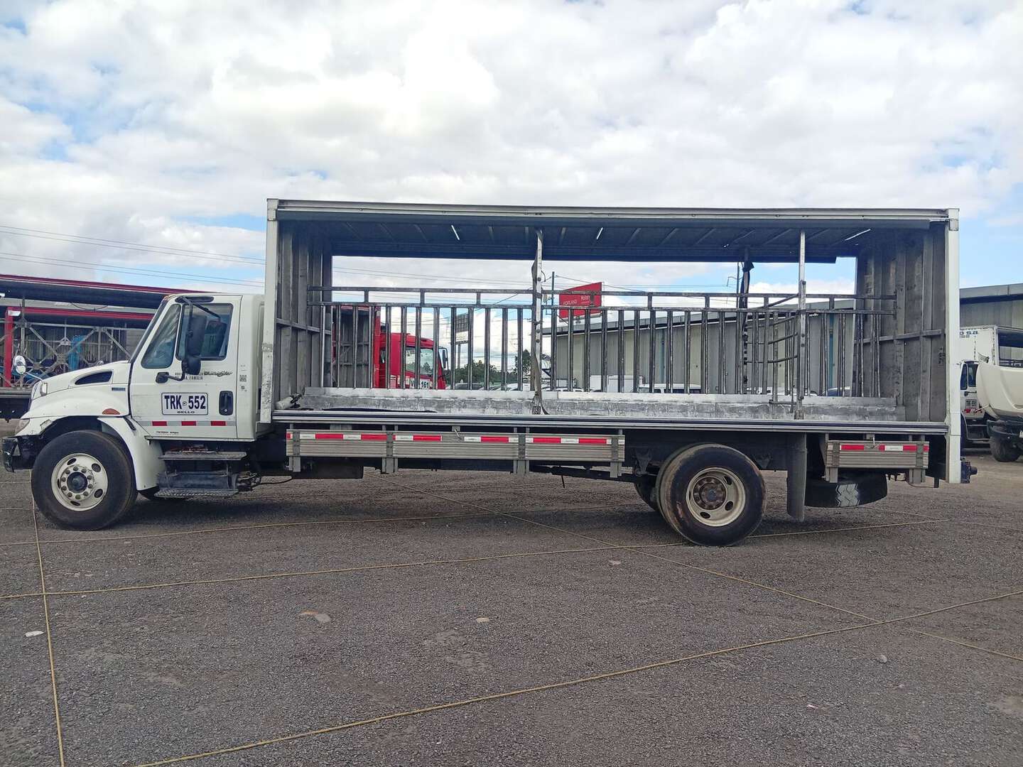 International - 4300 - 2013