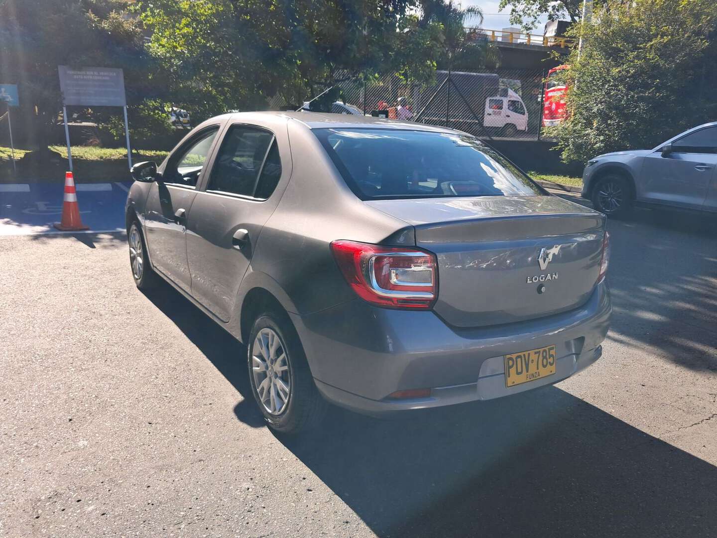 Renault - Logan - 2026