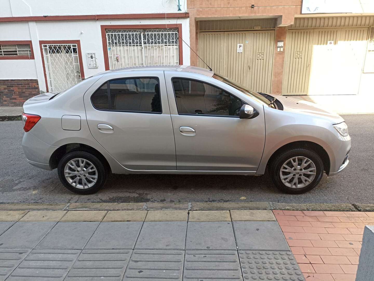 Renault - Logan - 2026
