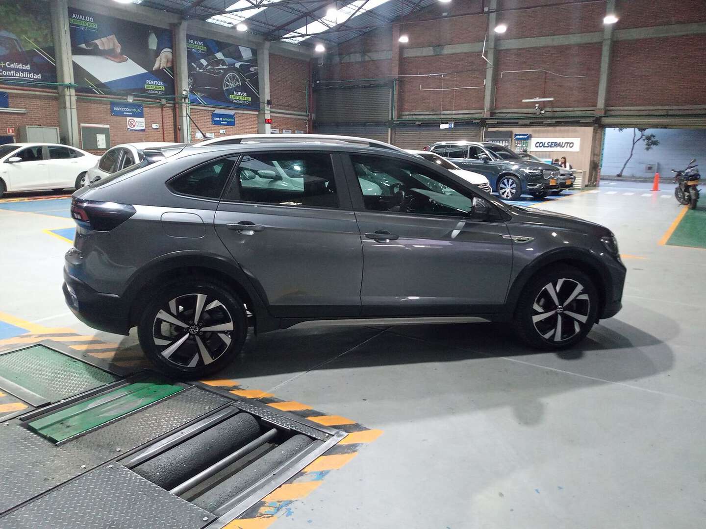 Volkswagen - Nivus - 2021