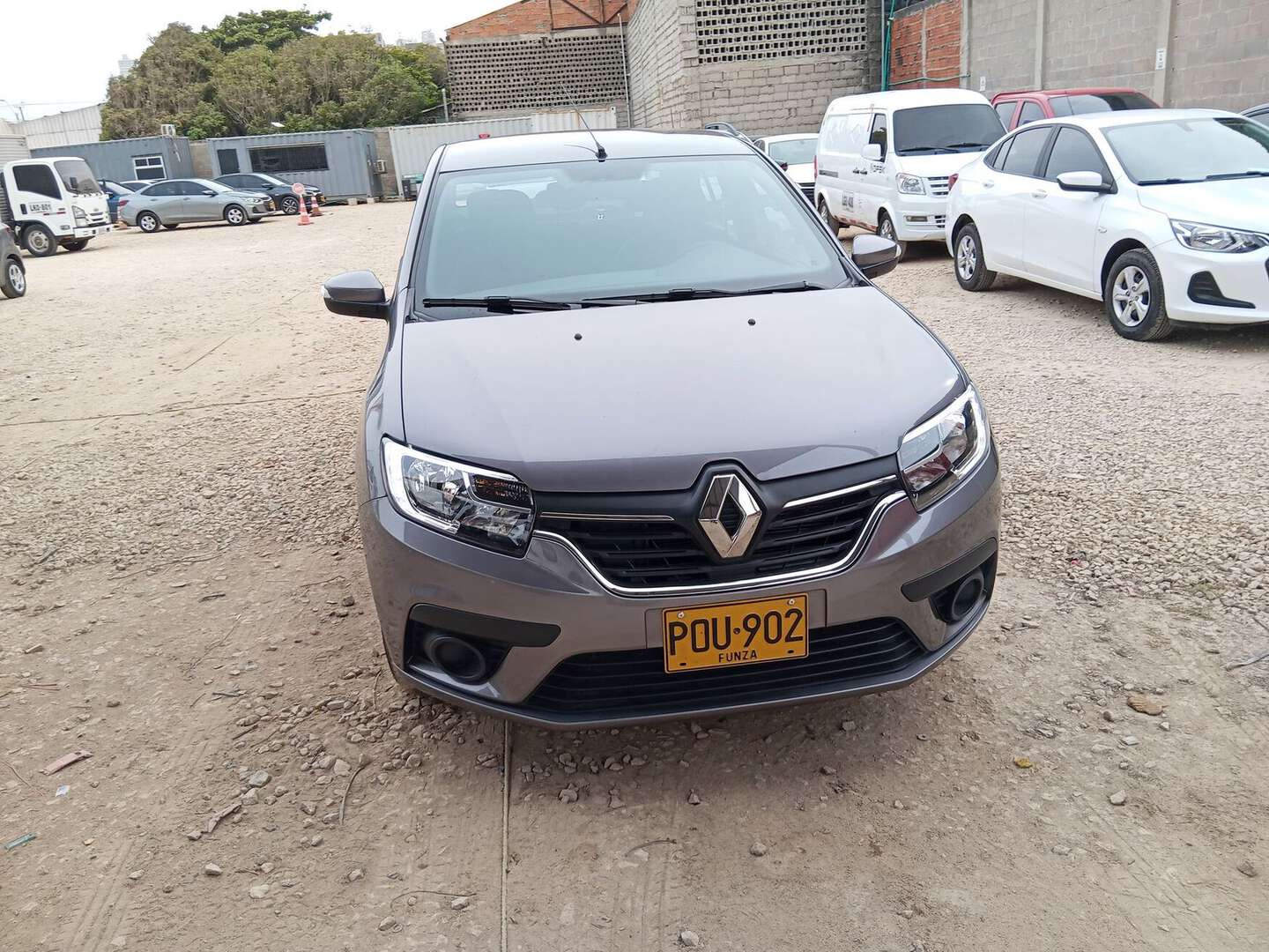 Renault - Logan - 2026